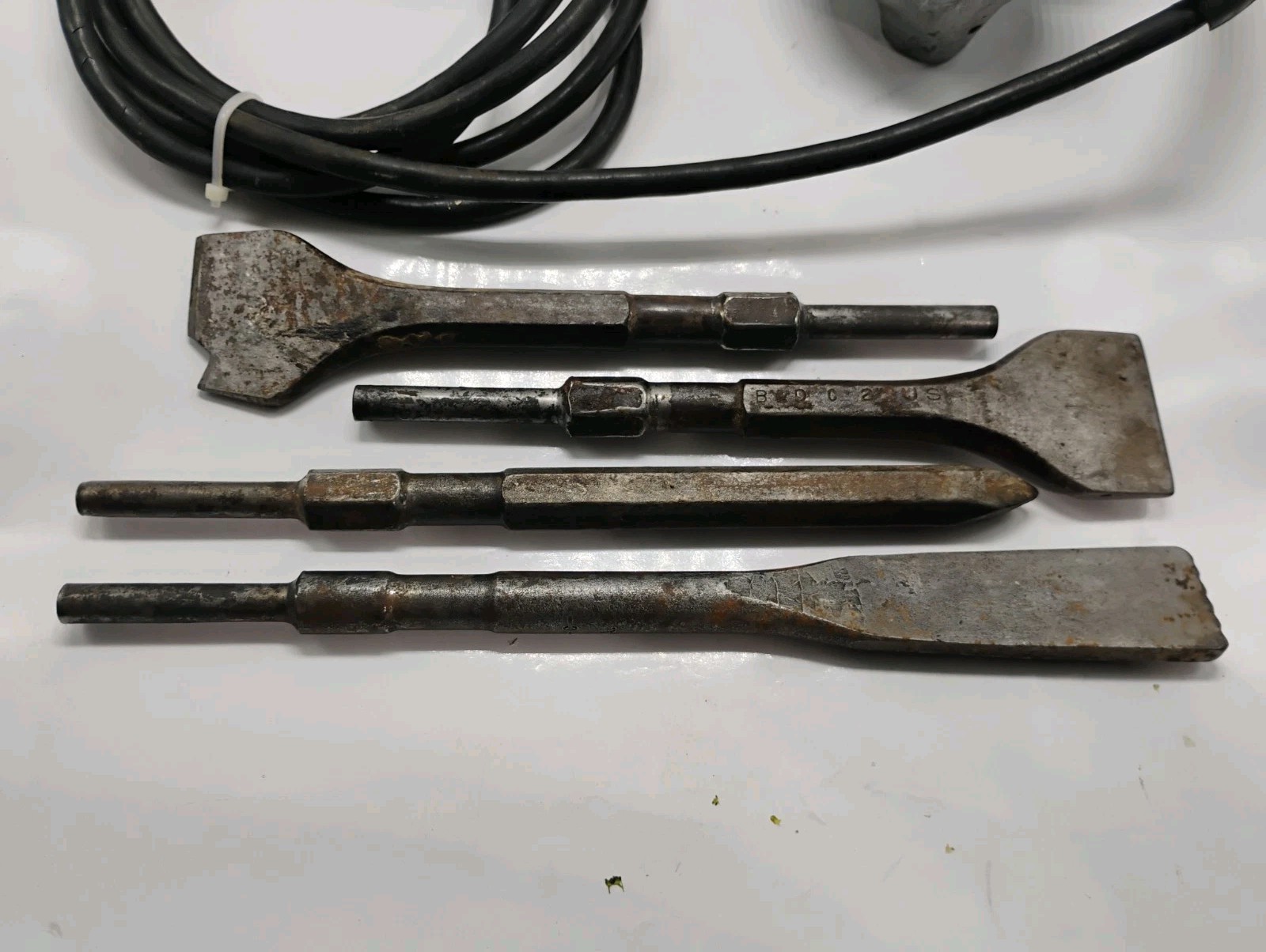 Vintage Black & Decker 1″ H.D. Electric Hammer 3.3amp & 4 Bits TESTED WORKING