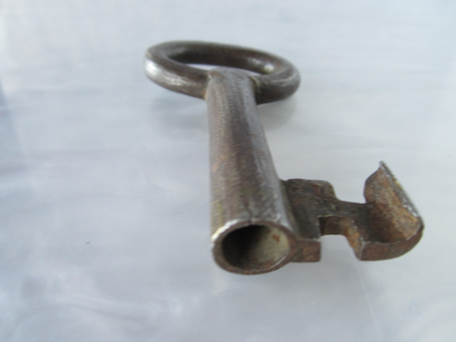 NICE ORIGINAL ANTIQUE 18th – 19th CENTURY LARGE IRON SKELETON KEY 3.75” LONG
