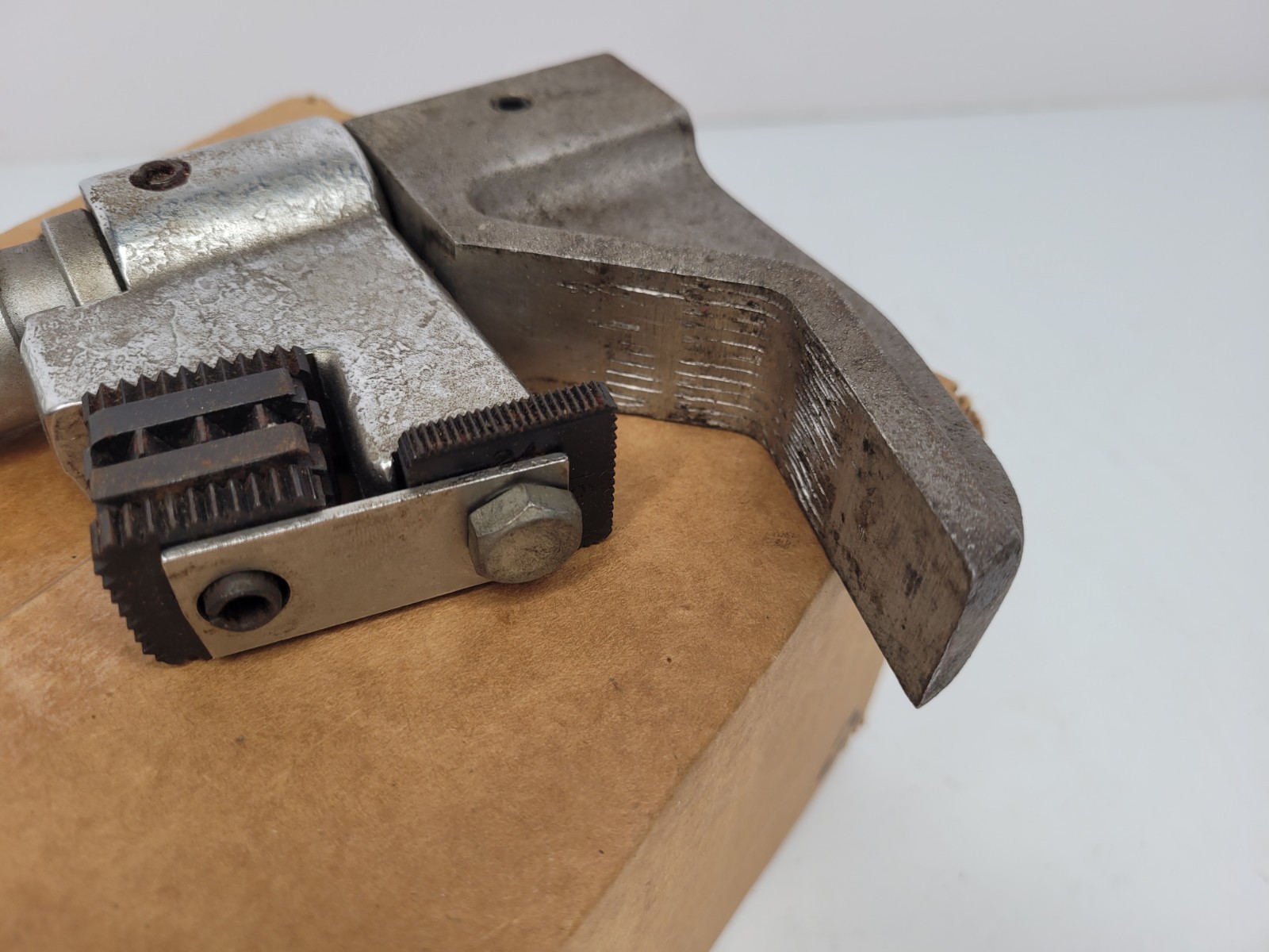 MAC Tools Thread Chaser No. TC-500
