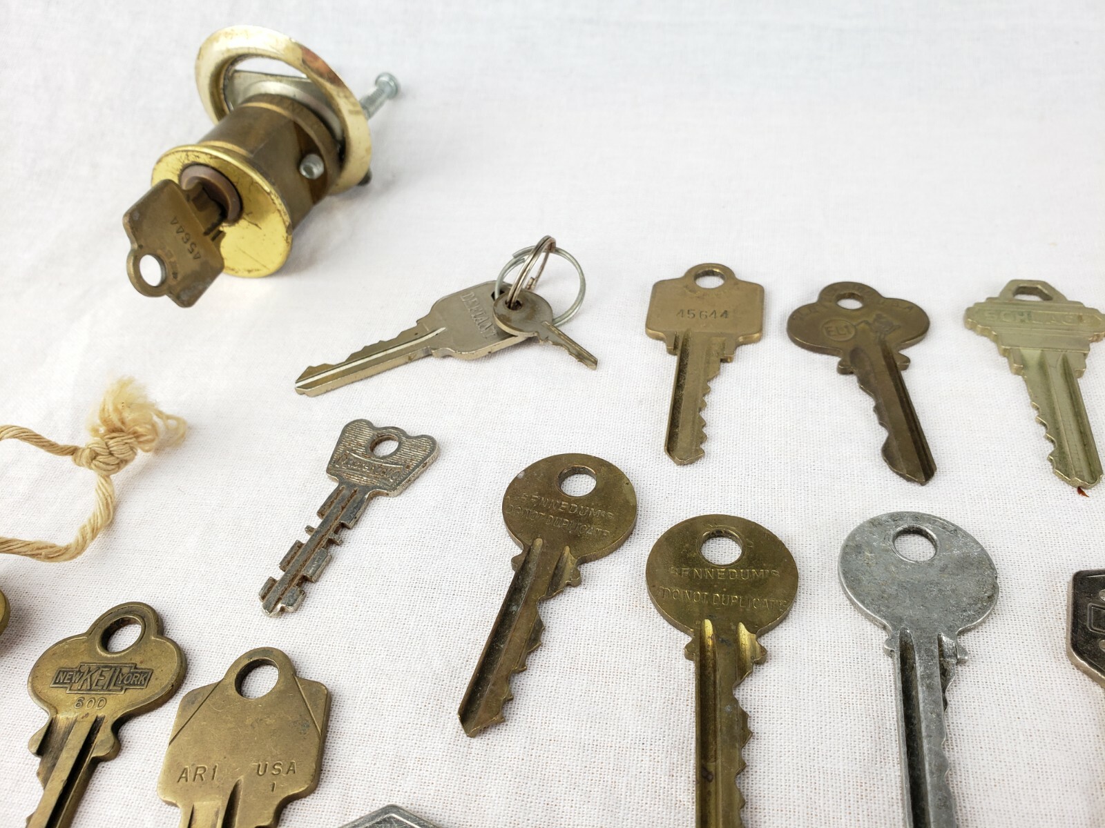 Vintage Keys Lot Collectible Automobile Art Crafts Jewelry Crafting Key Necklace