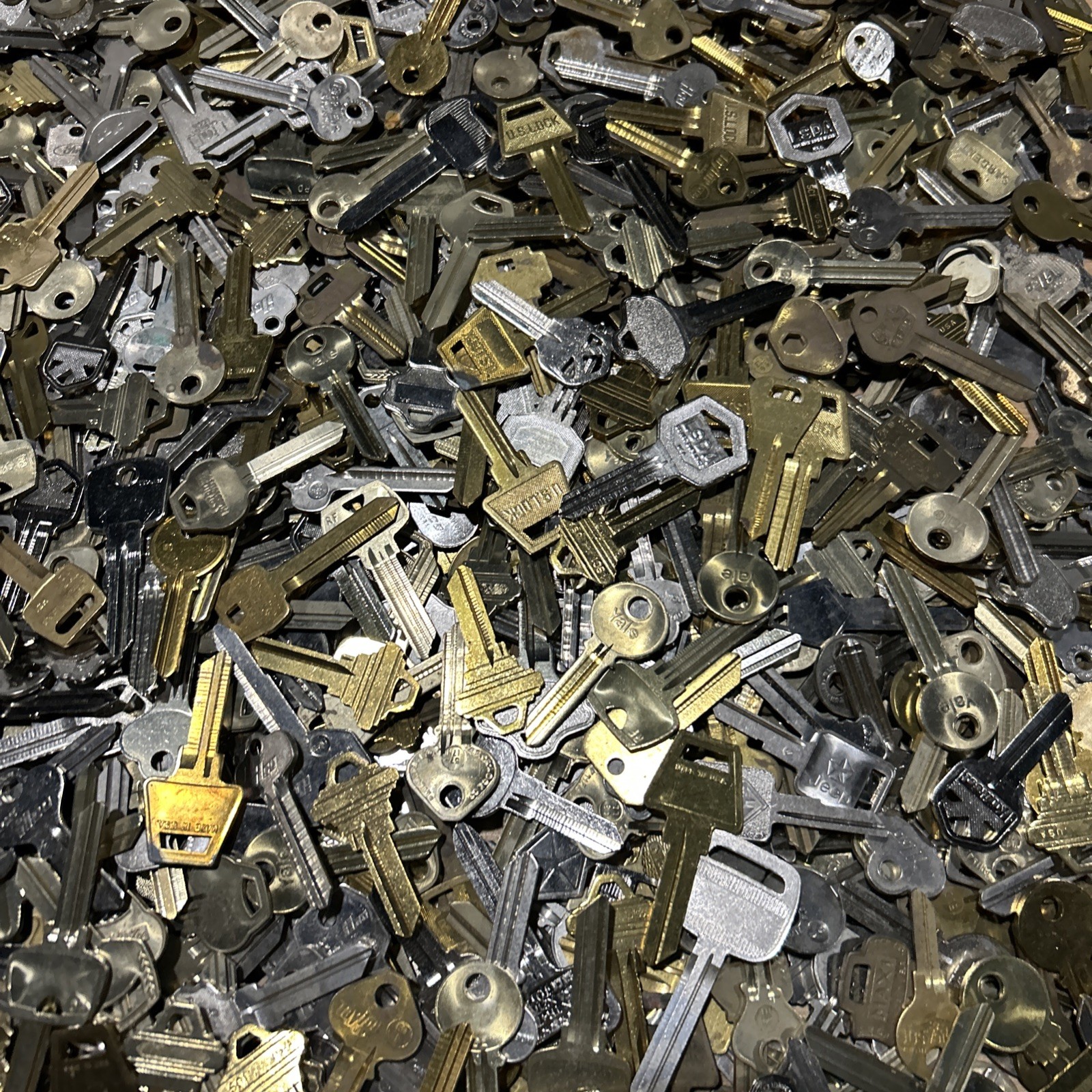 Vintage LOT 10 lbs UNCUT MIXED KEYS Crafts Scrap Brass Home Commercial Auto ETC