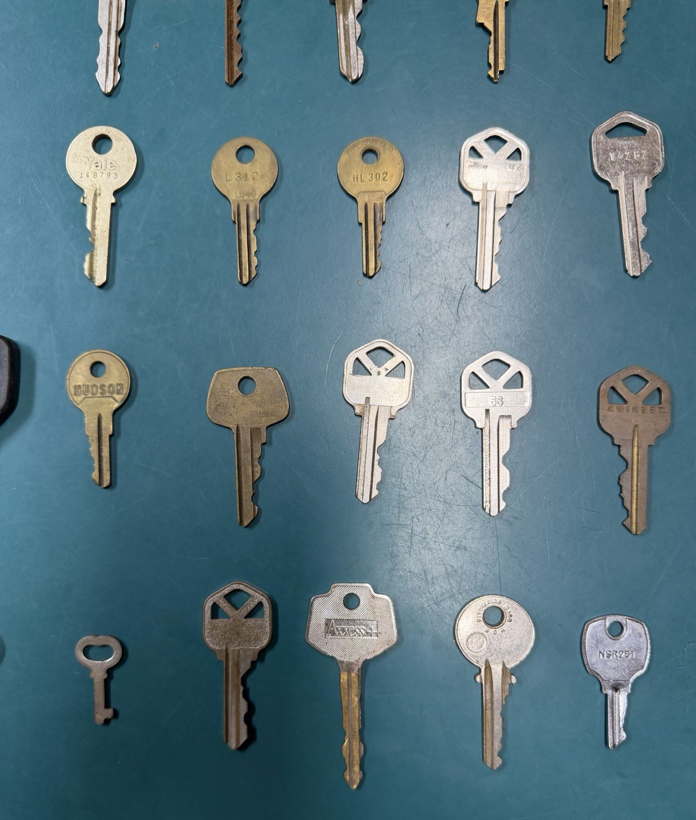 50 Automobile Keys Vintage Old Collectors Truck Car and Misc Key Lot 🔑#52