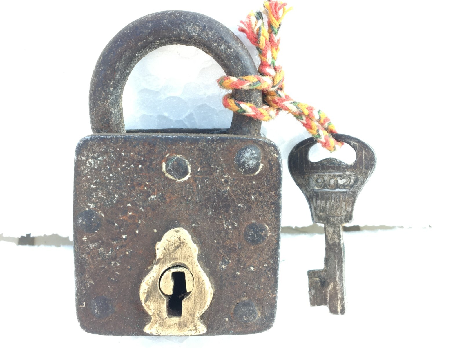 OLD VINTAGE HANDMADE RUSTIC IRON BRASS FITTED SOLID PADLOCK WITH ORIGINAL KEY