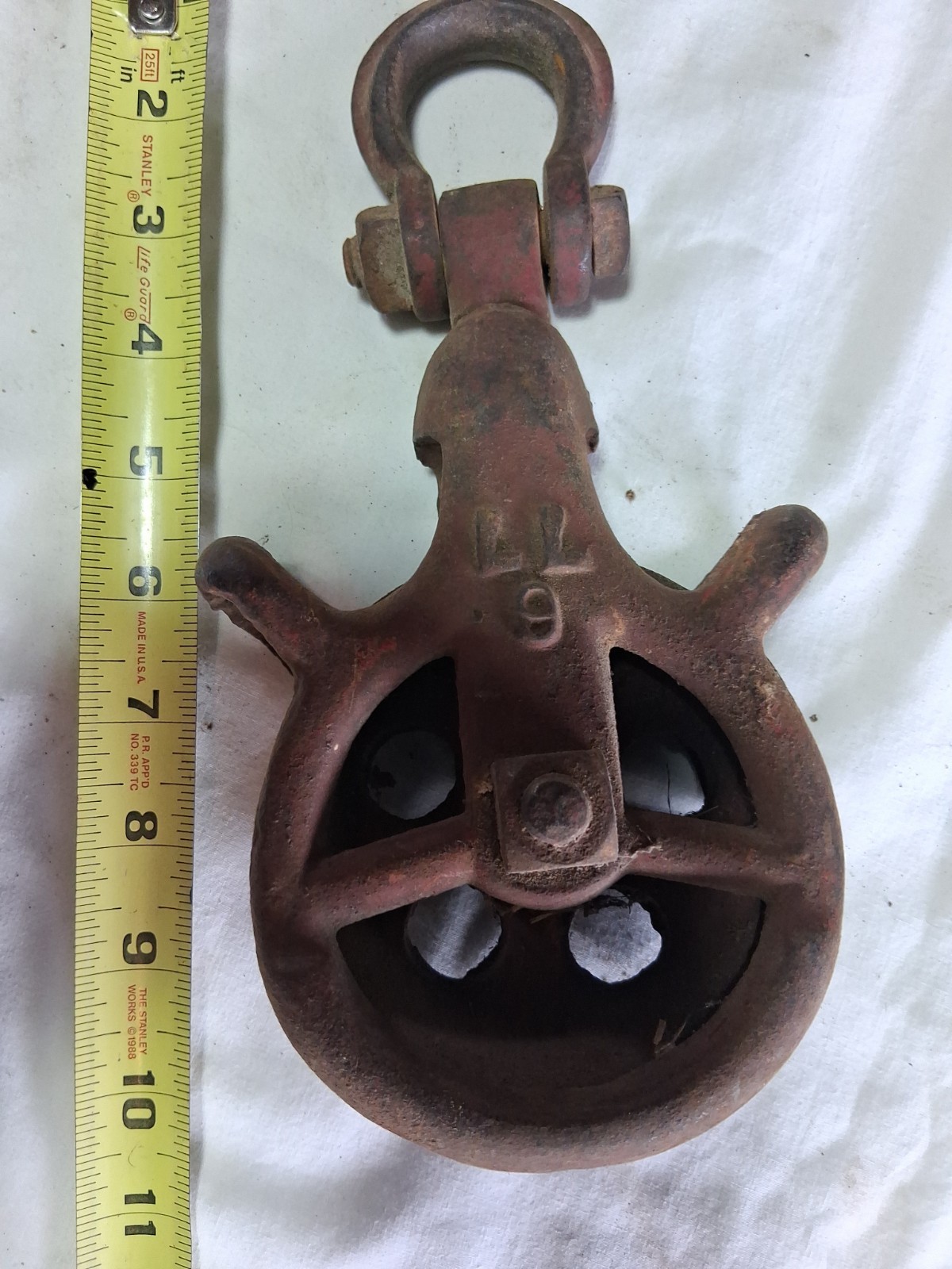 Antique Hudson #LL9 Cast Iron Barn Well Pulley With 3″ Wheel