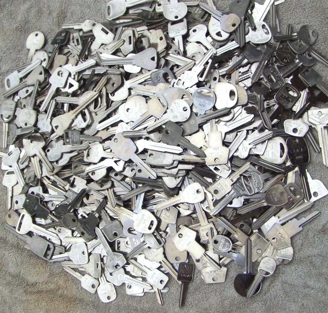 Mix 3 pounds CAR Key BLANKS: GM,FORD,TOYOTA… Many old and vintage