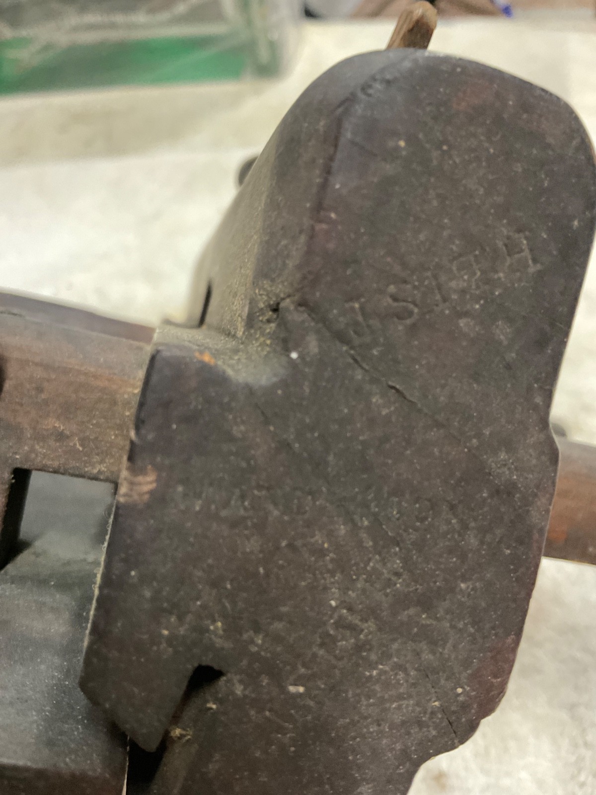 VINTAGE WOODEN MOULDING PLANE NO BLADE. IN A JIG. ANDERTON HLIST