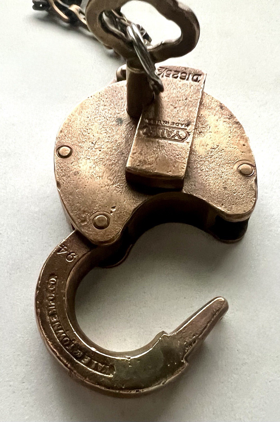Yale & Towne Cast Brass Pancake Padlock with Chain & STABLE Key D1625½