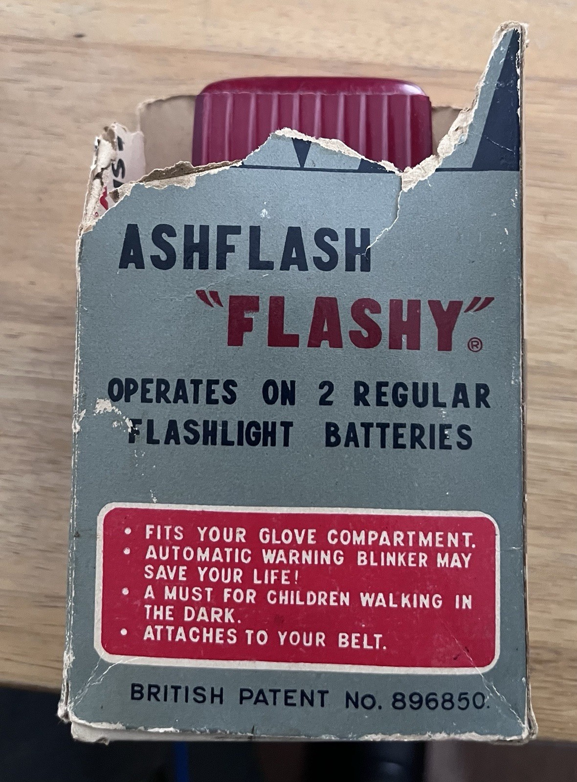 LL-26C Ash Flash Ashflash Flashy Lantern Style Flashlight Made In Hong Kong NOS!