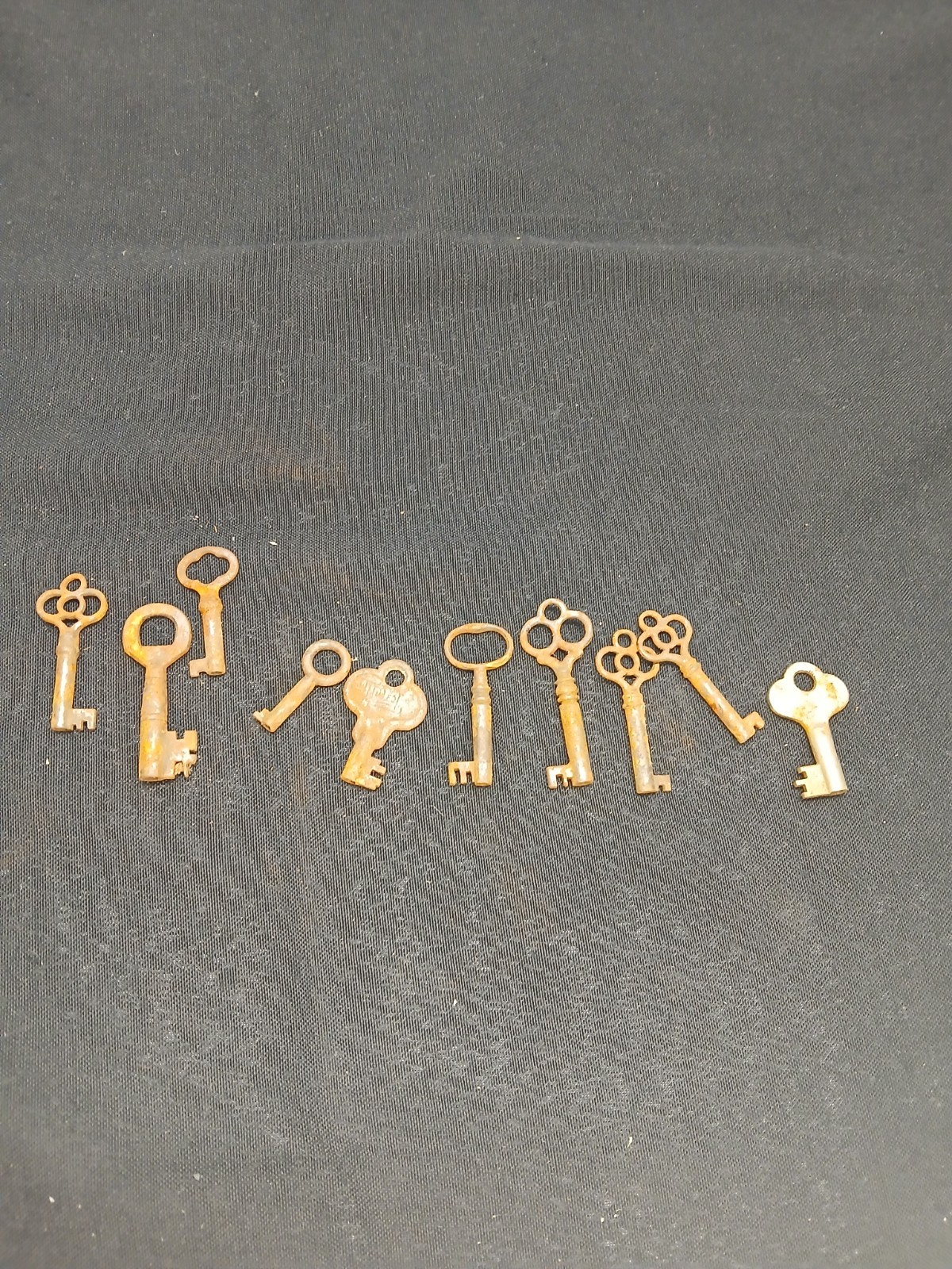 vintage set of 10 skeleton keys