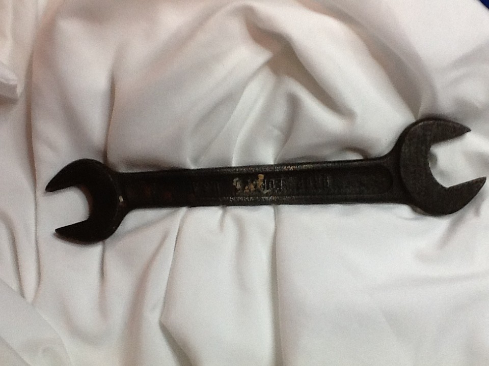 VINTAGE OPEN-ENDED WRENCH ‘DROP FORGED’ USA (HEAVY RUST) (25/32,7/8) 081026E
