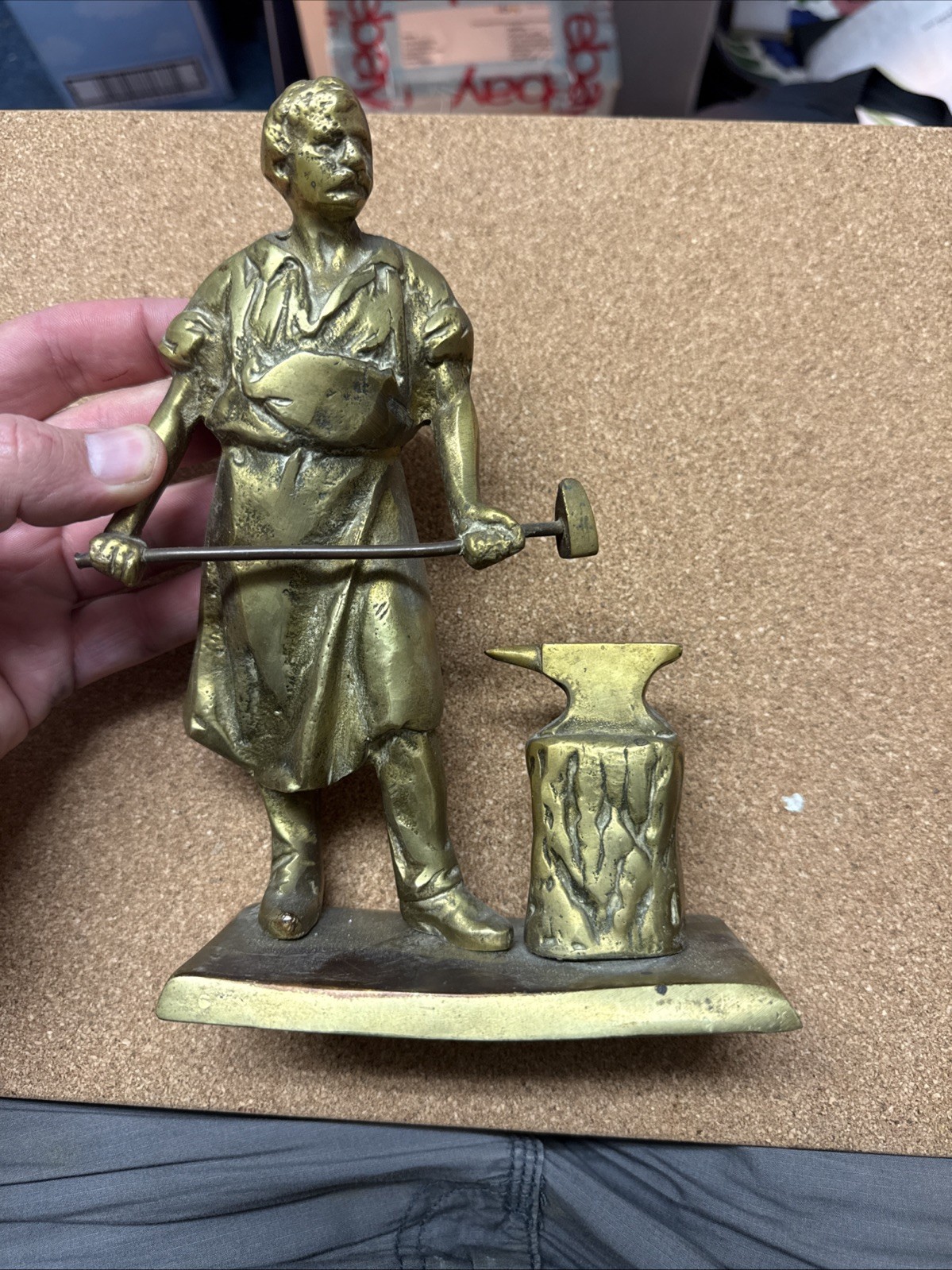 VINTAGE SOLID BRASS BLACKSMITH FIGURINE ANVIL HAMMER TRADESMAN STATUE 21cm