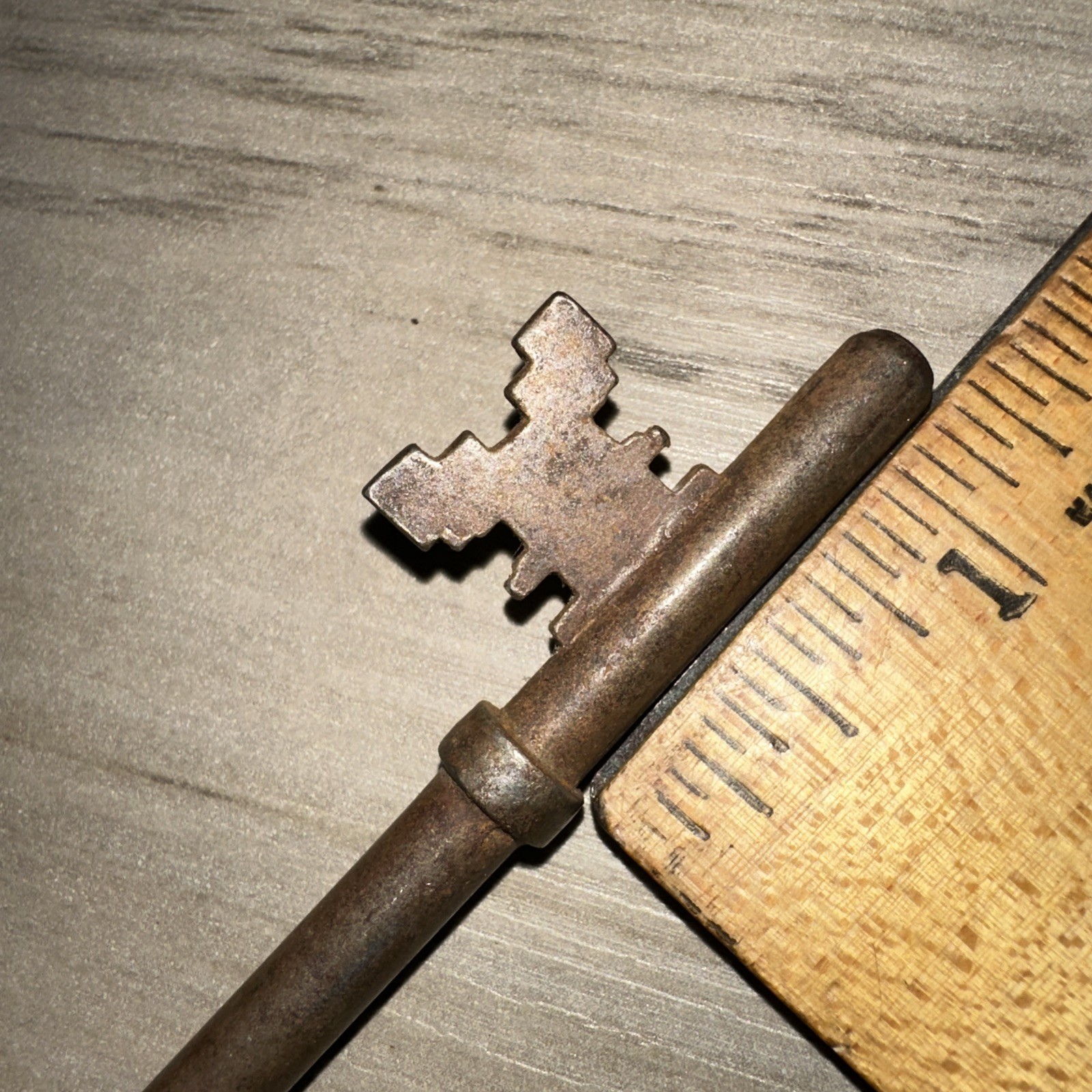 Antique Yale Skeleton Key Solid Barrel #4 Unique Shape 4 inch