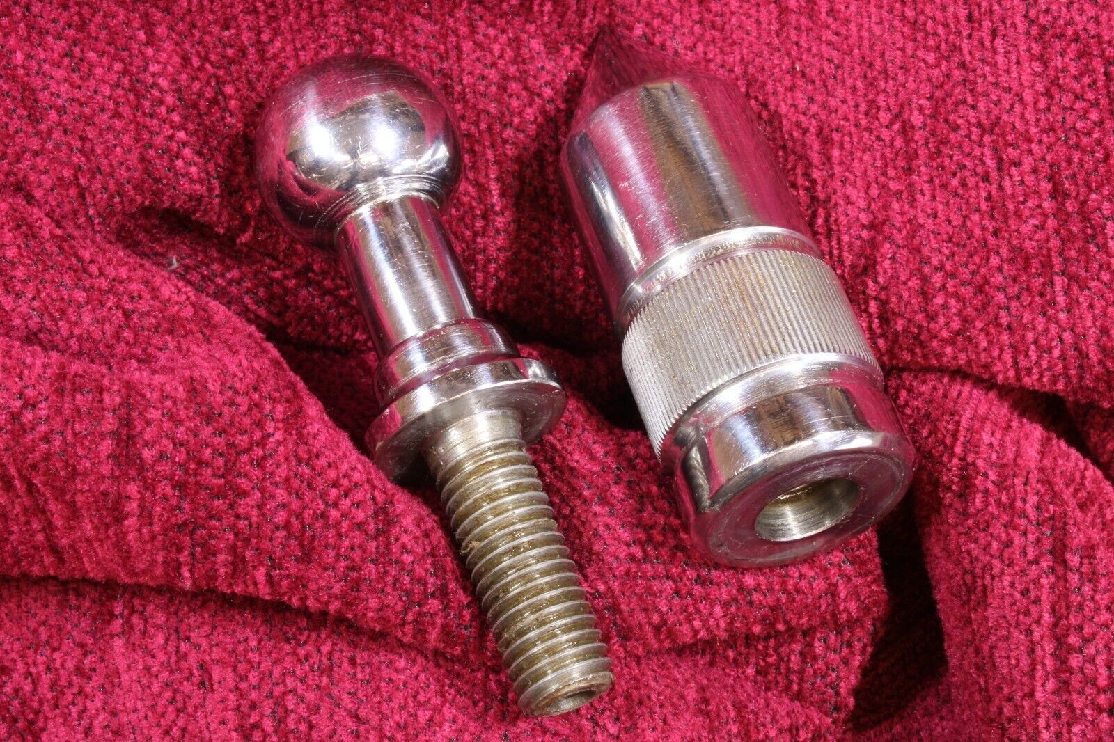 Nickel-plated iron construction plumb bob. Large thread Plumb bob nickel plated