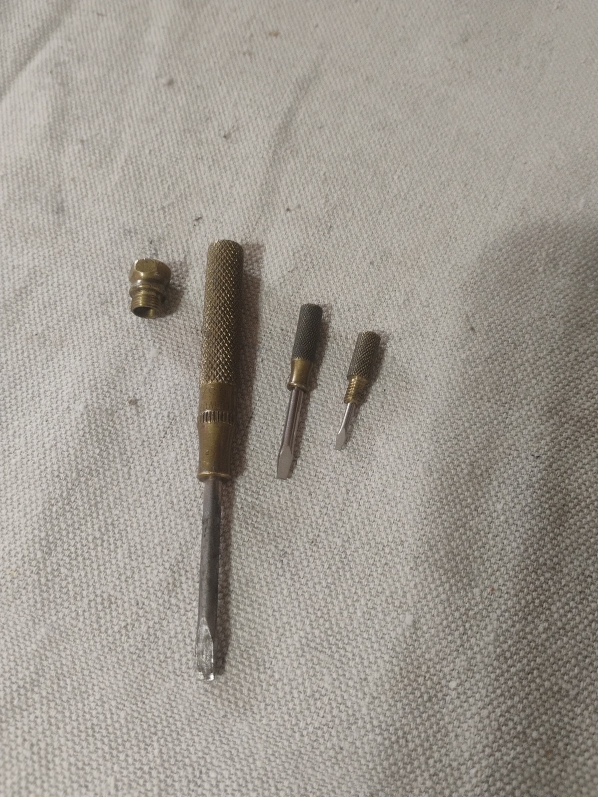 Vintage Brass 3 In 1 Nesting Standard Screwdriver Nice Shape 4 3/8″