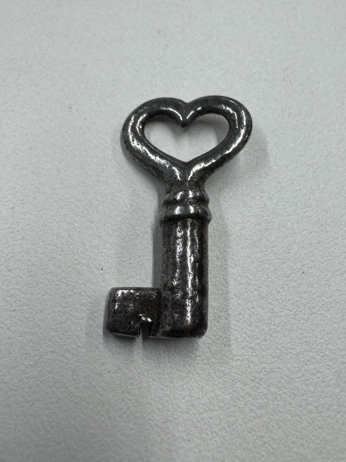 🌿 🗝️ Antique Skeleton Key Heart Bow Hollow Barrel Authentic Vintage Key Steel