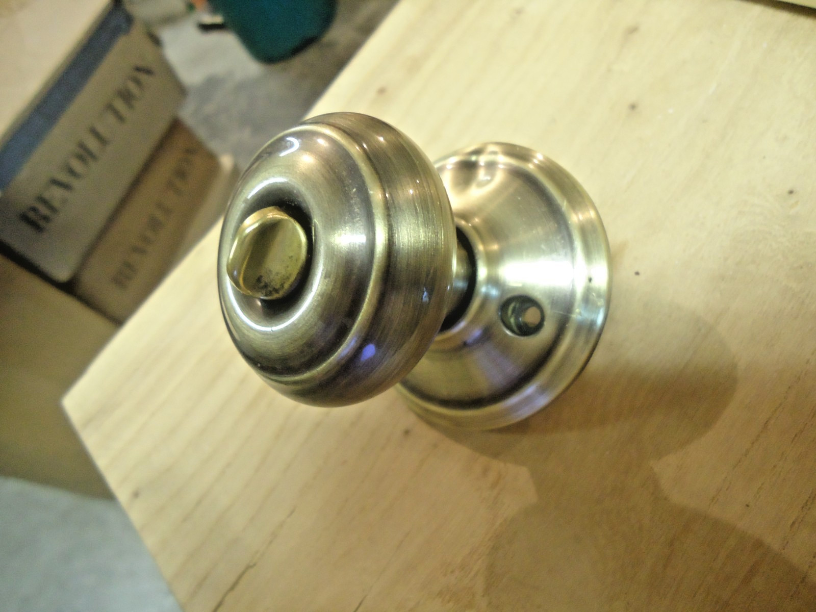 SCHLAGE Georgian KEYED LOCK Interior Knob (Antique Brass) F51GEO609