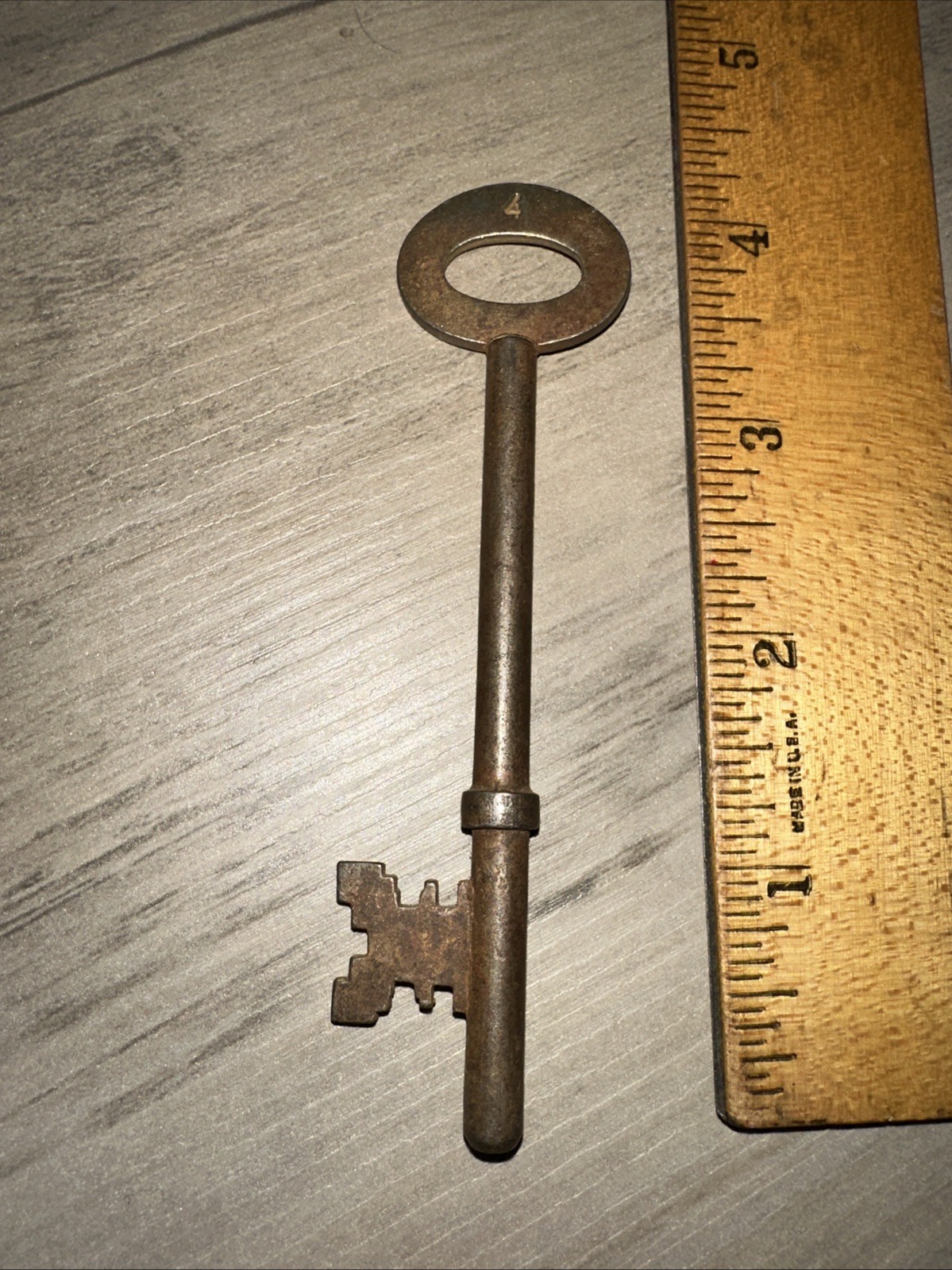 Antique Yale Skeleton Key Solid Barrel #4 Unique Shape 4 inch