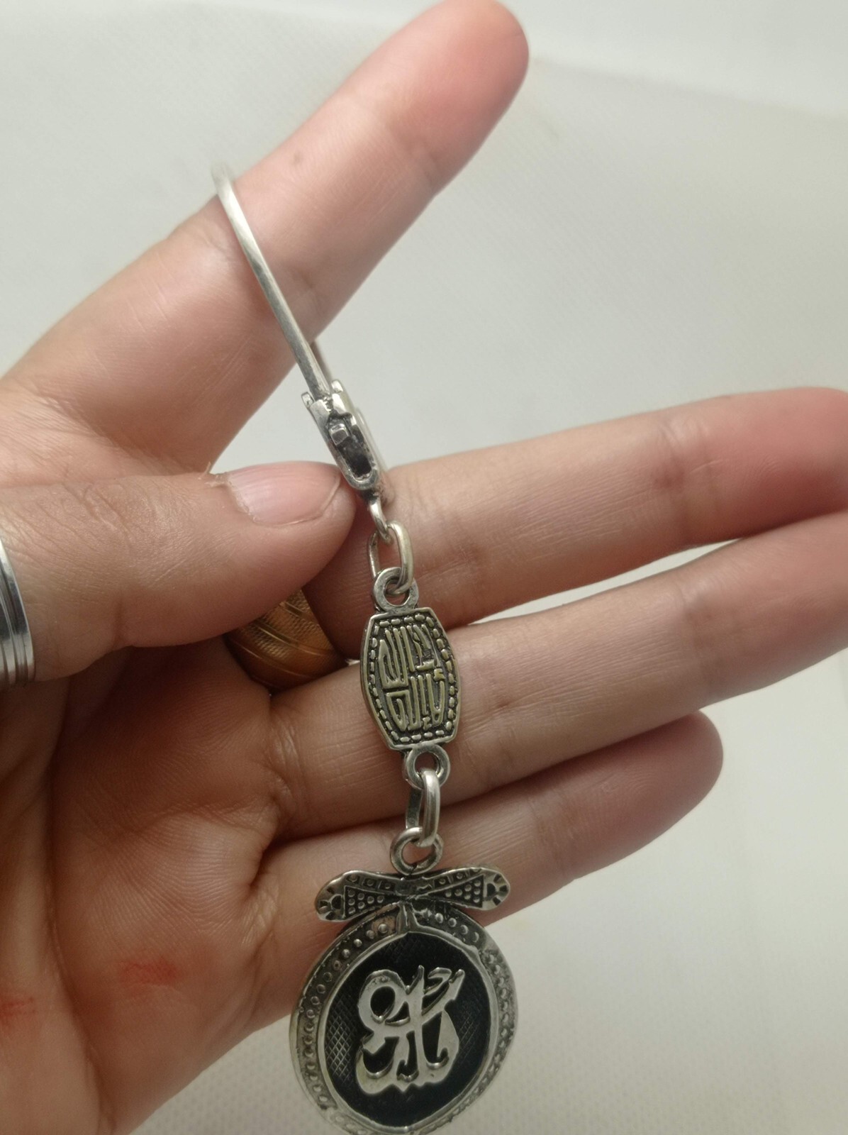 Medal An 800 silver key chain with the word God written on it, suitable for all