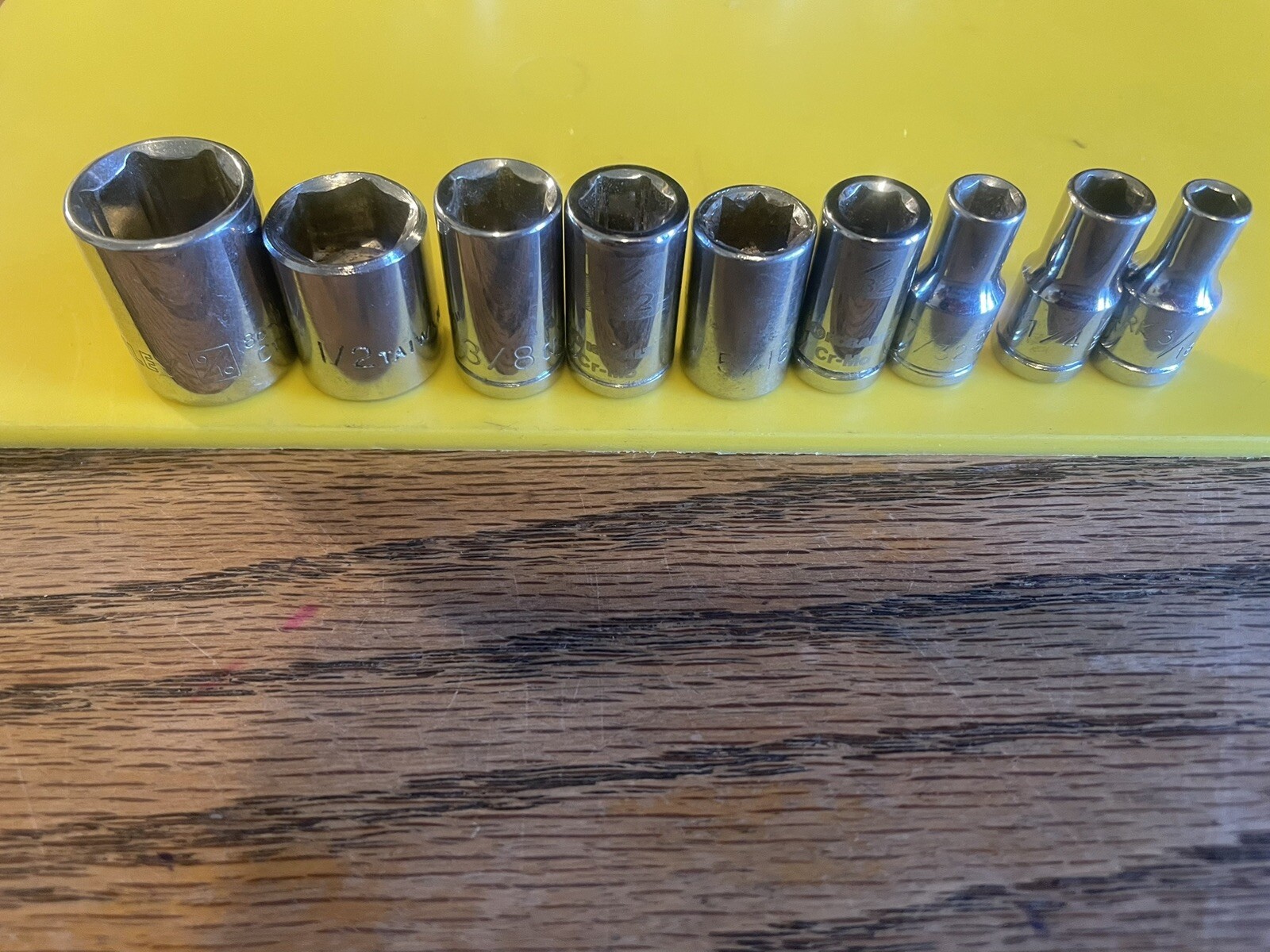 NEW WAGTAIL 1/4”DR. RATCHET+7METRIC SOCKETS 4.5-10+9SAE 3/16”-9/16”USED L-17