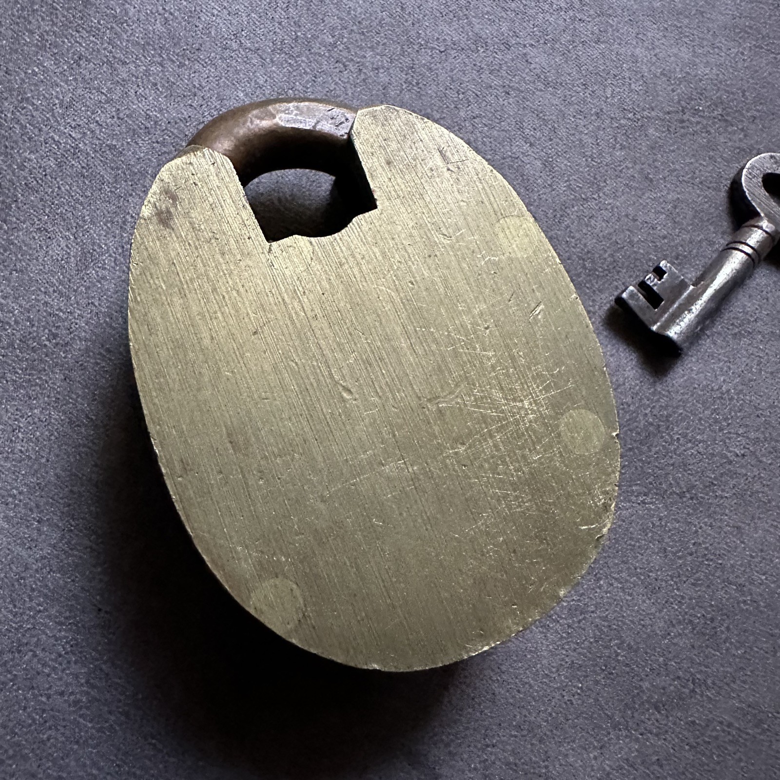 ANTIQUE SOLID BRASS SECURE 4 LEVER BRITISH MADE PADLOCK (WITH KEY)