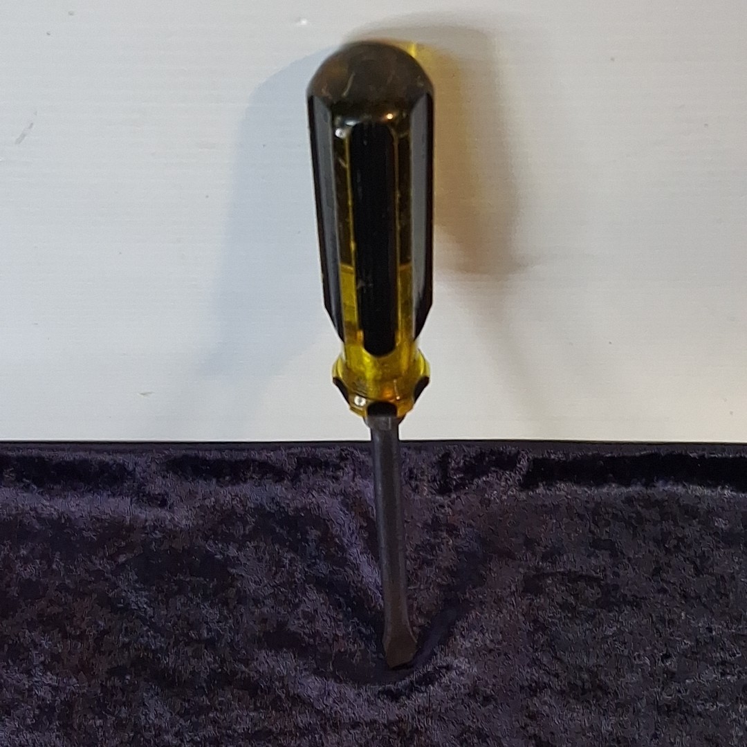 Stanley 100 Plus Flat Slotted Screwdriver 1006-8″ Round Shank 66-168 USA 13″