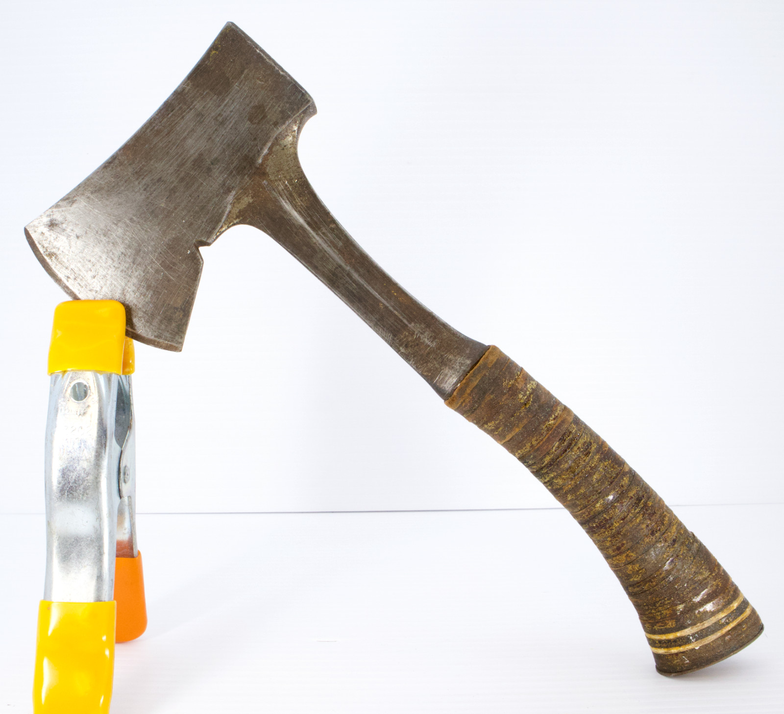 Vintage Estwing 24A Sportsman’s Axe Hatchet Made in USA Stacked Leather Handle