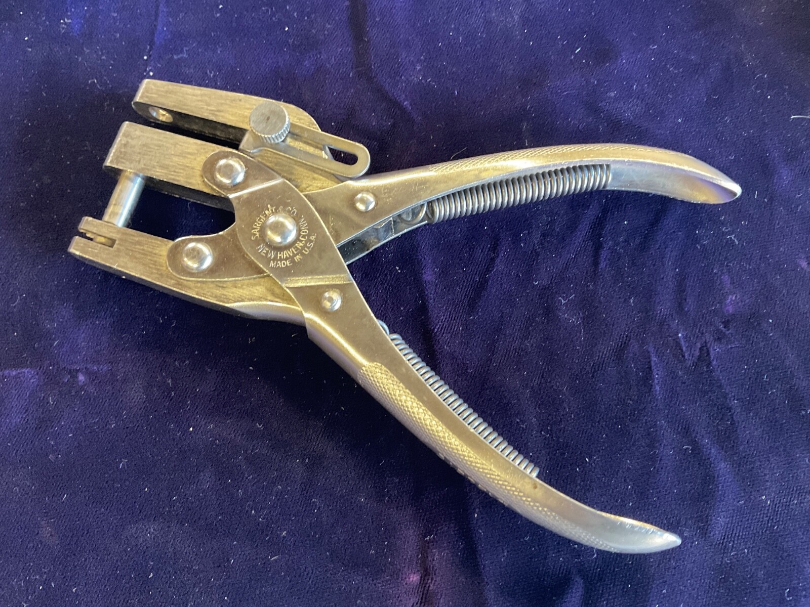 SARGENT & CO. Universal Round Eyelet .25 Hole Punch Plier Adjustable U.S.A.