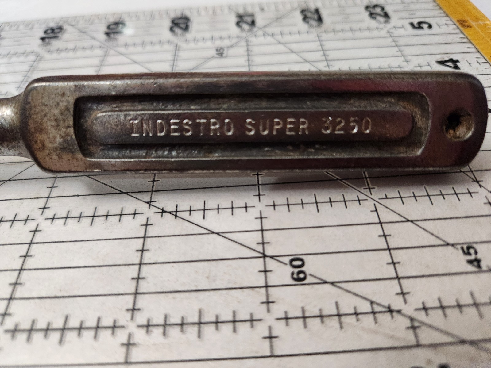 Vintage Indestro Super 10″ Ratchet 1/2″ Drive Socket Wrench USA 3250