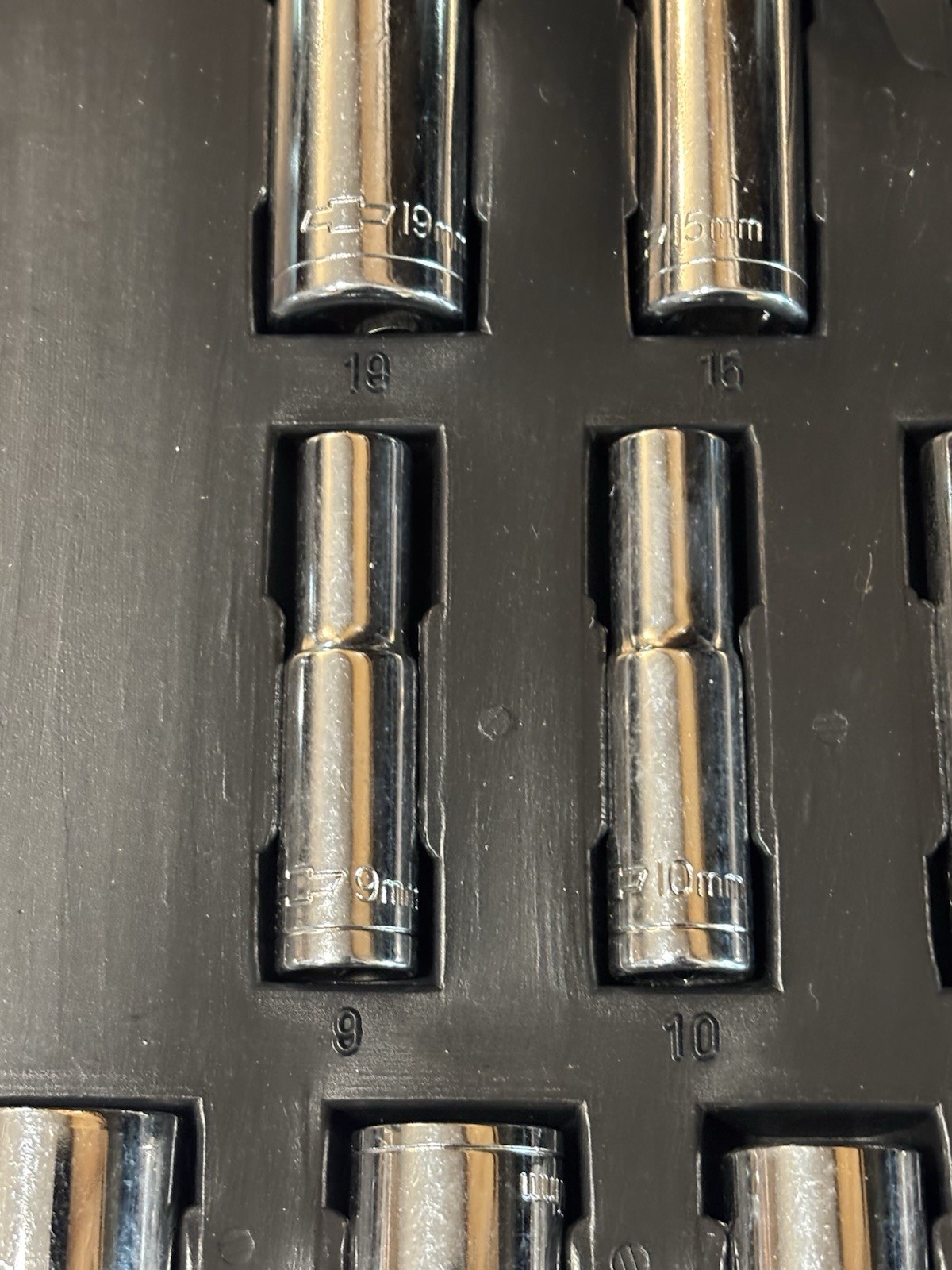 Chevy Racing Metric Socket Set In Collectible Tin NASCAR