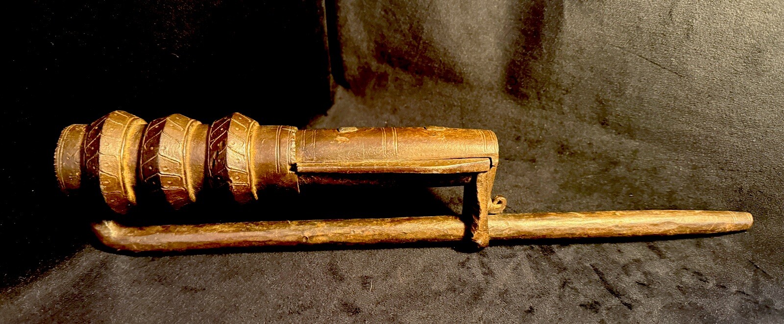 VINTAGE IRON LOCK VINTAGE HAND MADE INDIAN LOCK SCORPION SHAPE COLLECTIBLE