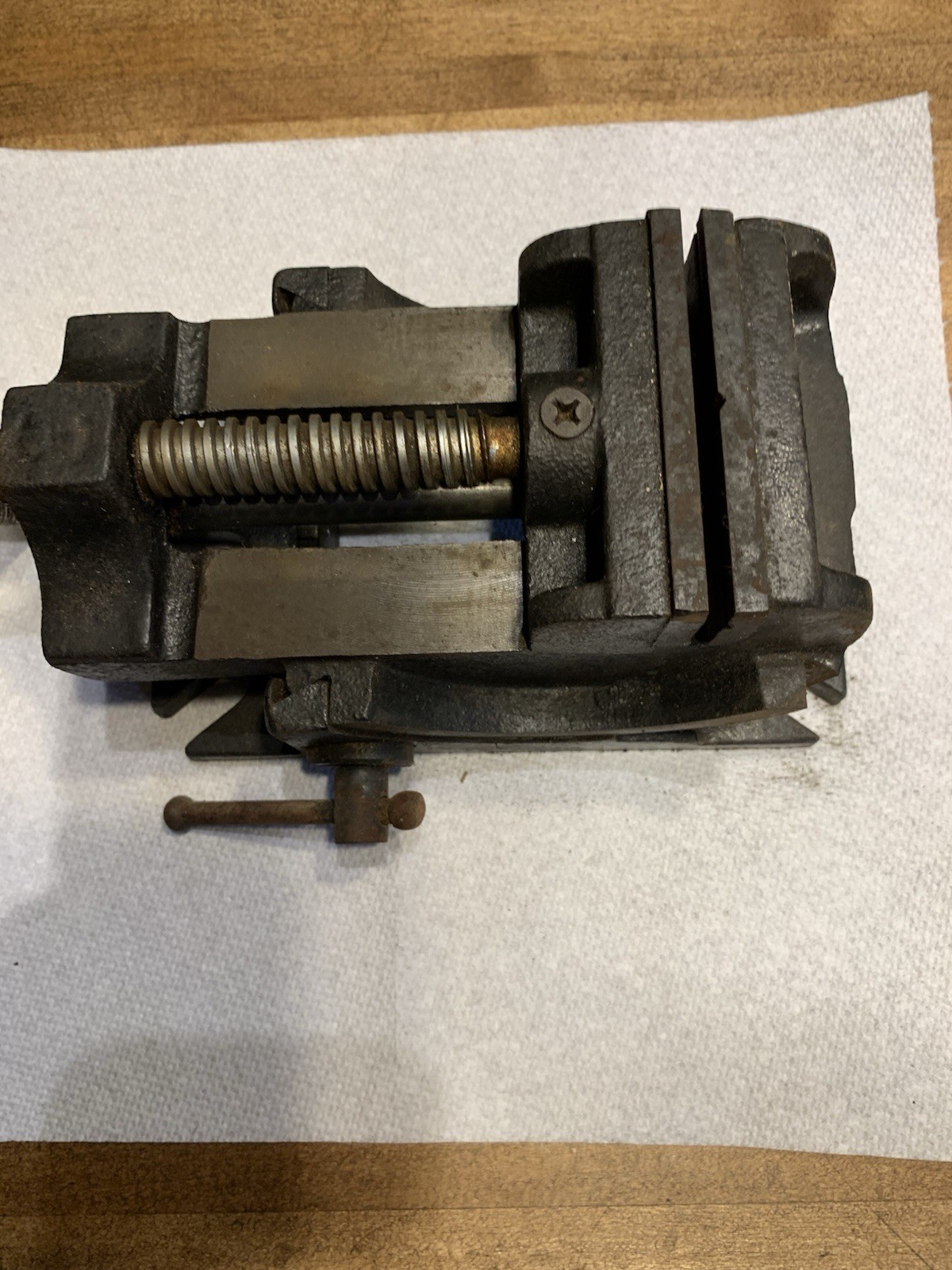Swivel Base Bench Vise – Cast Iron Tips 0 – 90 Degrees