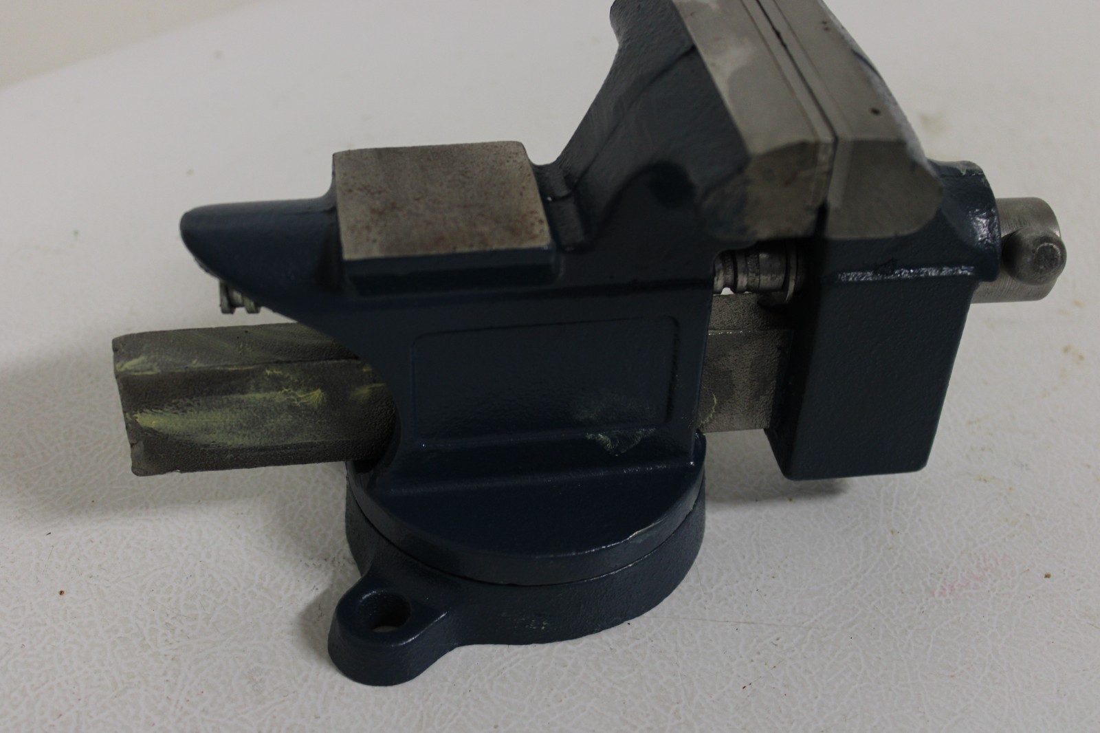 3 1/2″ VINTAGE BENCH VISE WITH SWIVEL BASE EXC. CONDITION MADE U.S.A.
