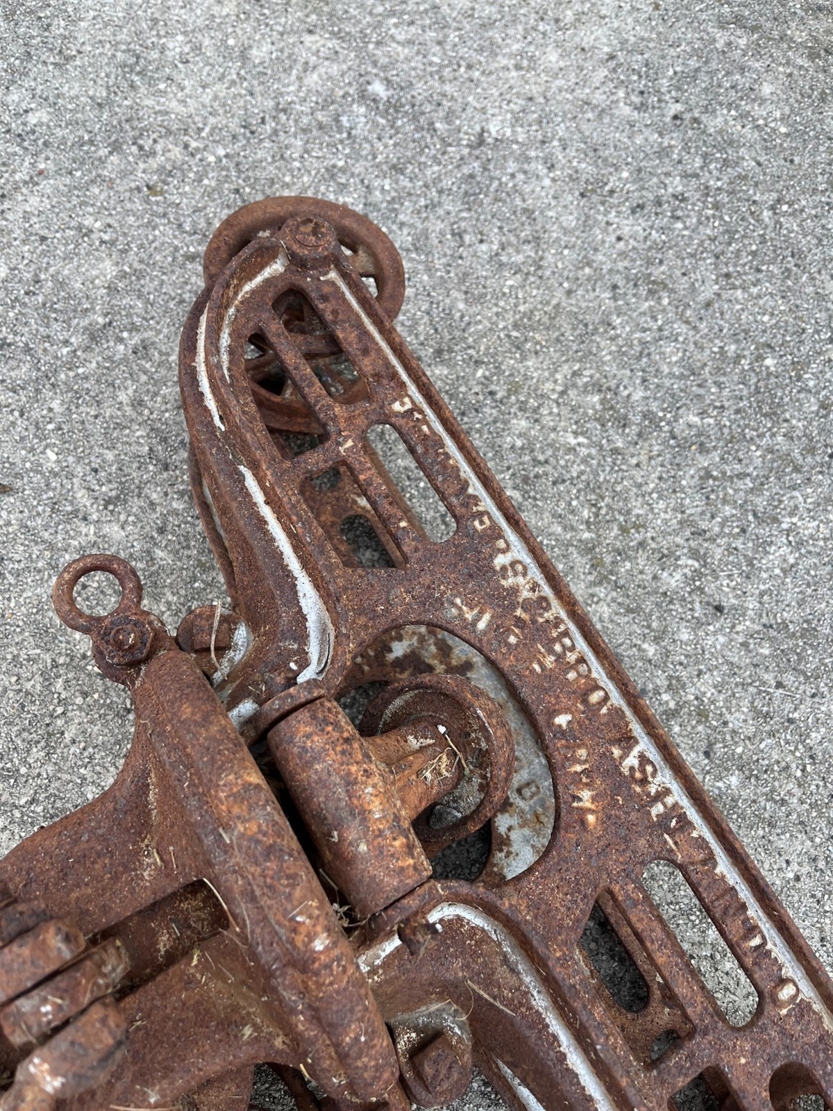 RARE Antique F.E. Myers Sure Grip Cast Iron Farm Hay Trolley Barn Equipment