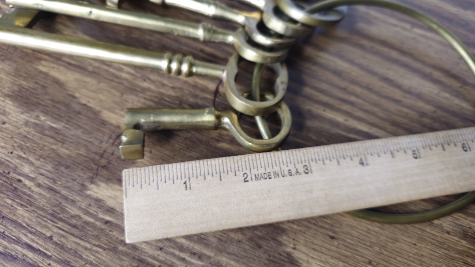Vintage Solid Brass Skeleton Keys on Ring – Large Castle Jailer Key Decor