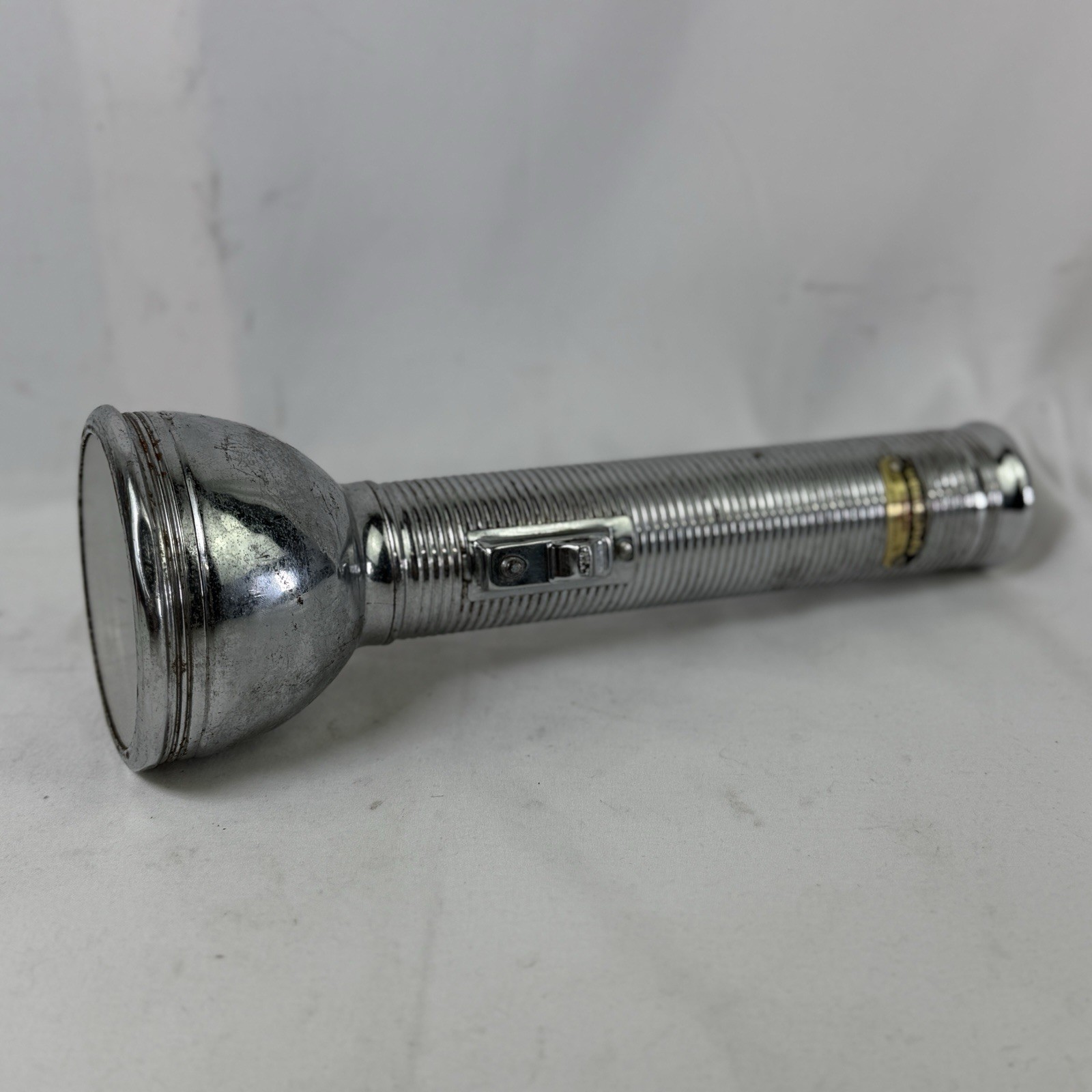 Vintage 9.75″ Rayovac sportsman flashlight 1950’s-1960’s 3-D batteries Untested