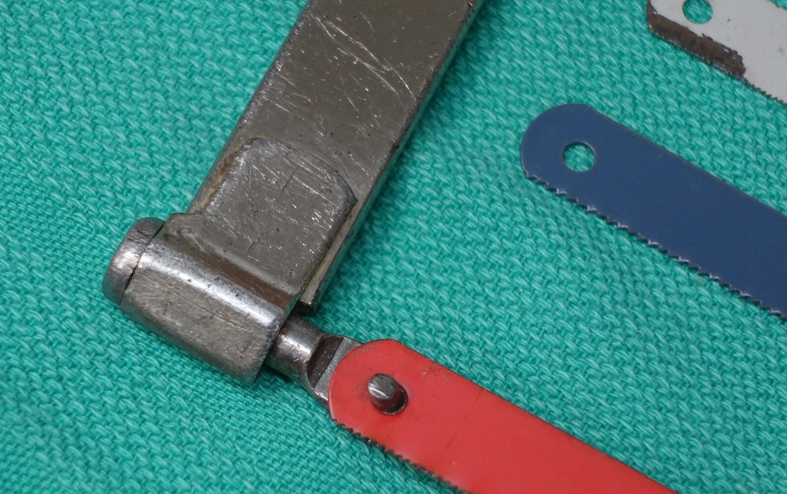 Vintage 1950’s MILLERS FALLS # 300-01 Red Hack Saw Lever Tensioned w/3 Blades