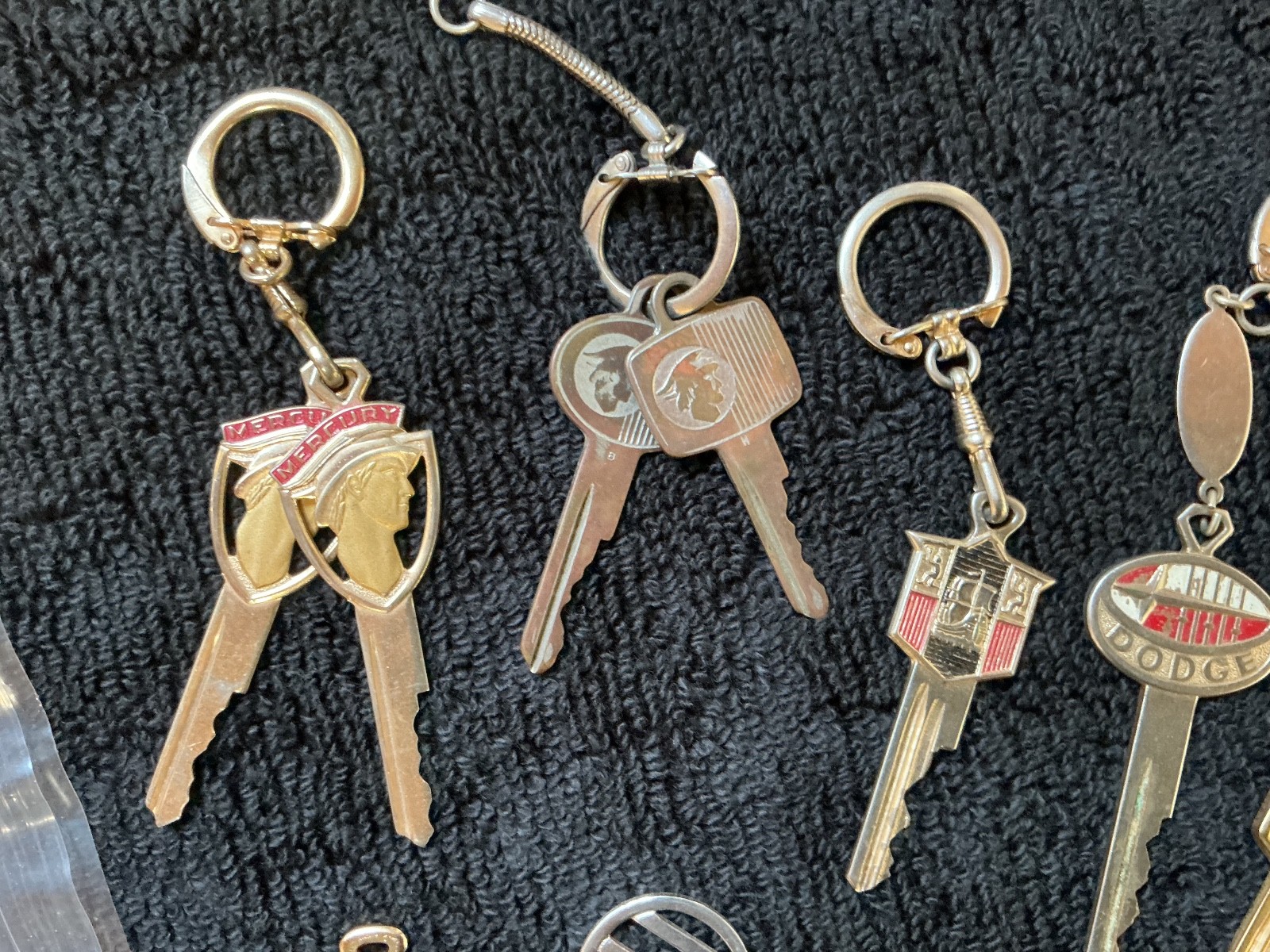 Huge lot of 70 Antique and vintage automobile keys