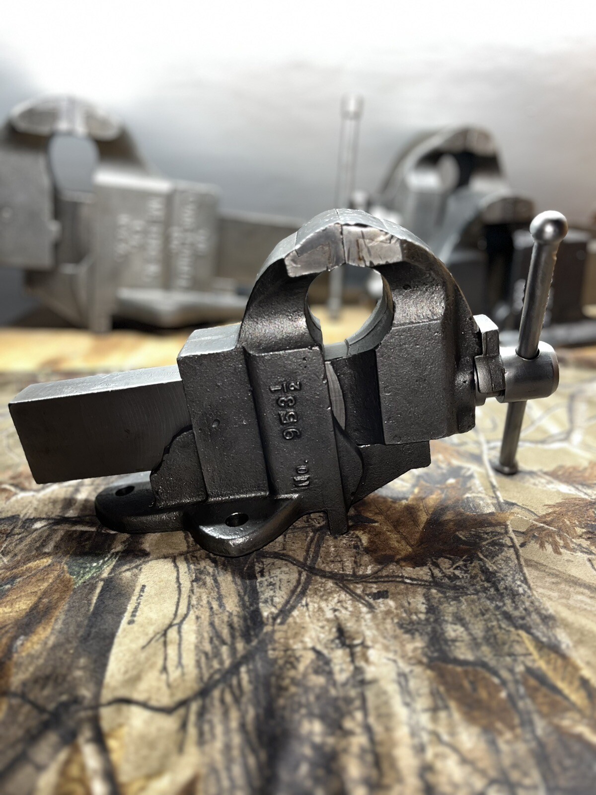 Vintage Chas. Parker No. 953-1/2 Bench Vise Good Condition