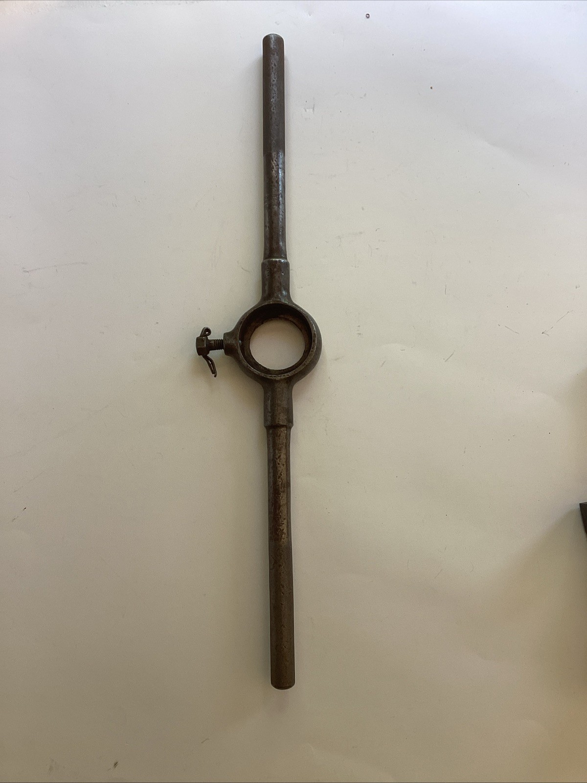 WELLS BROS. GREENFIELD, MA LITTLE GIANT DIE HANDLE, 2” ROUND DIES, 18”-LONG