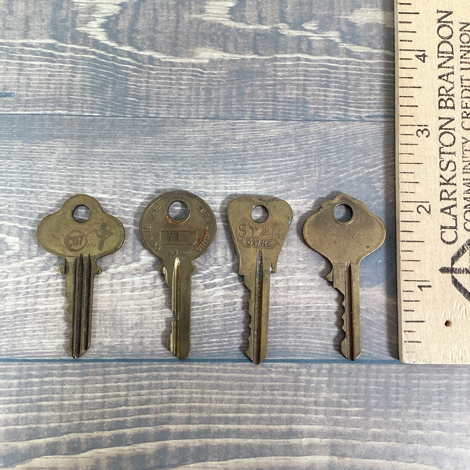 Lot 20 Vintage Brass Keys – Crafts Steampunk Collection Display Art