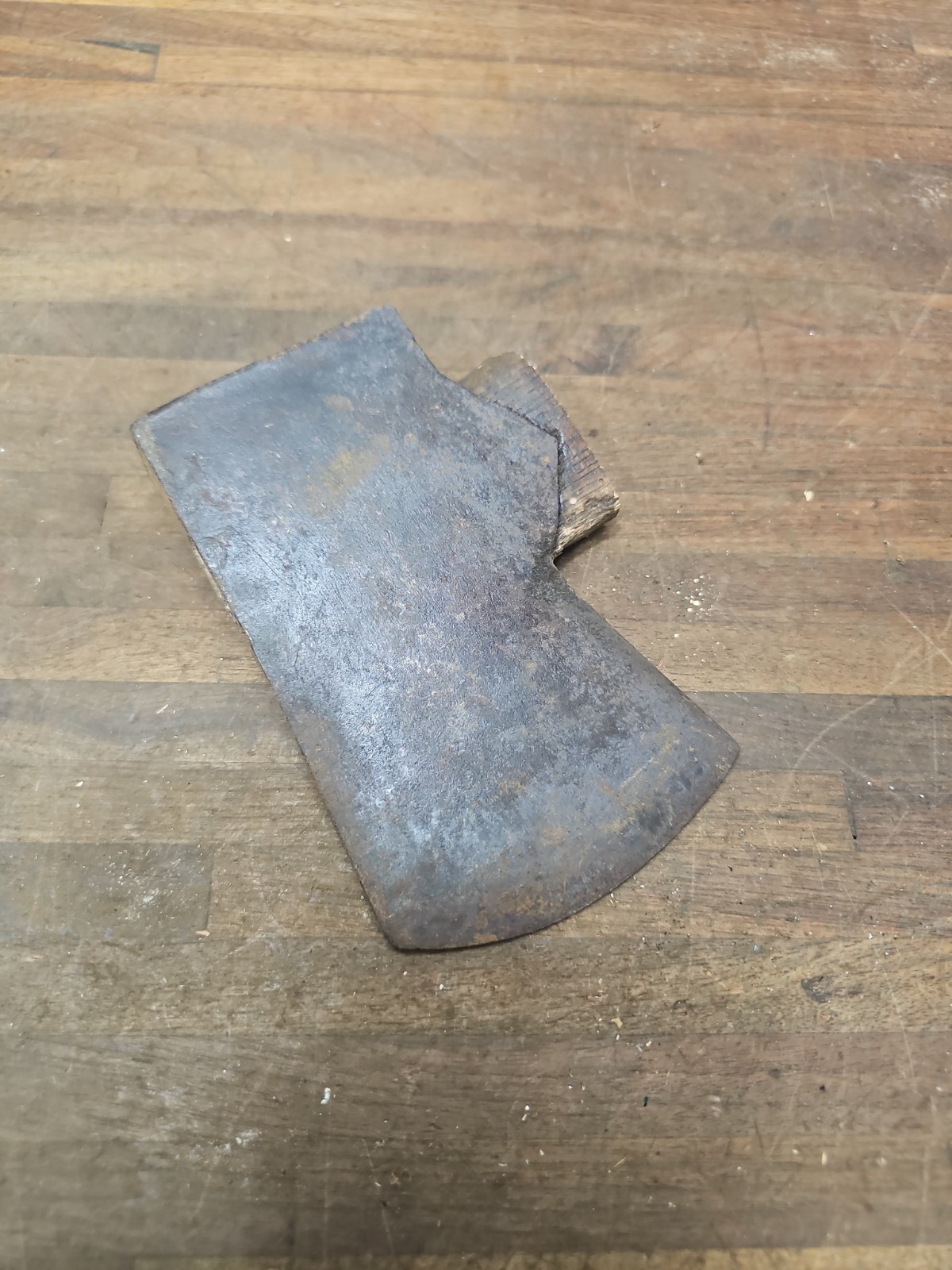 D54- Antique 3 lb 6 oz MANN Edge jersey pattern axe head