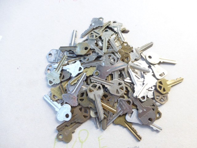 95 Vintage keys house building Schlage Cole Kwikset lot of others almost 2 pound