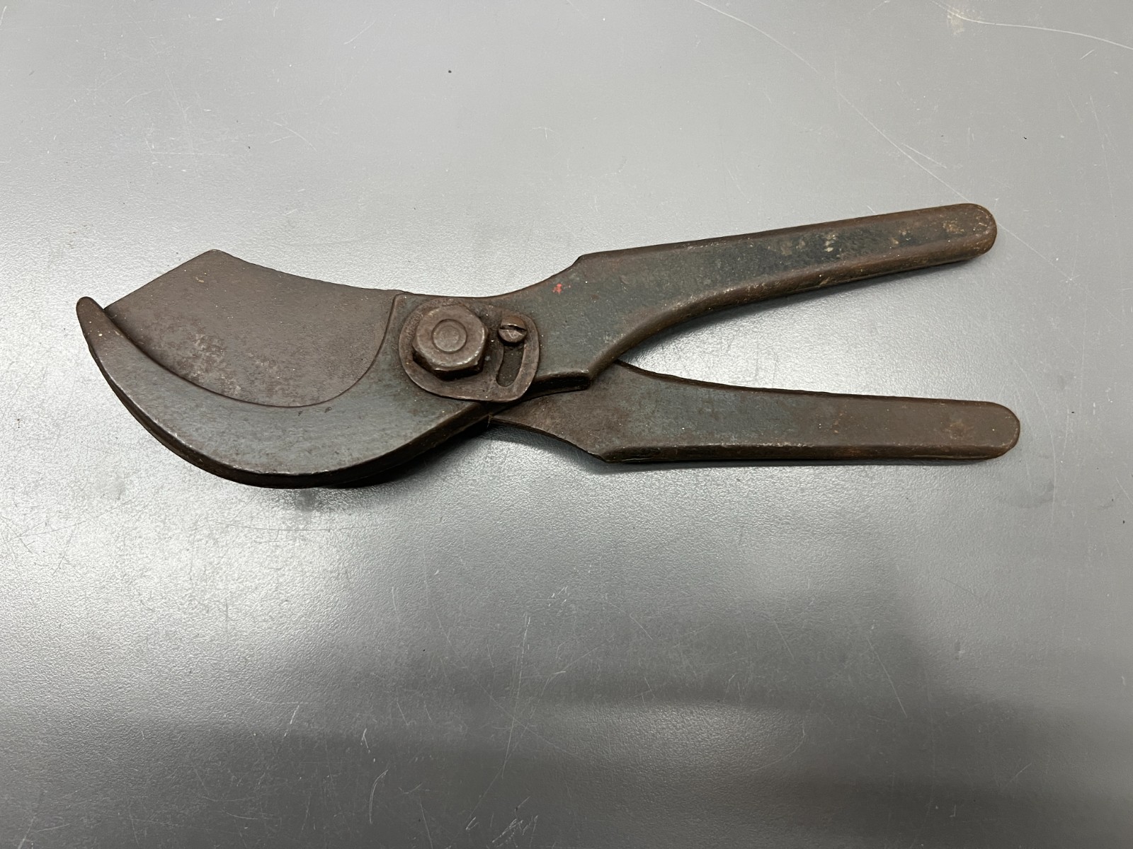 (G) VINTAGE EARLY SEYMOUR SMITH 10″ HEAVY DUTY ANVIL PRUNING SHEARS – USA