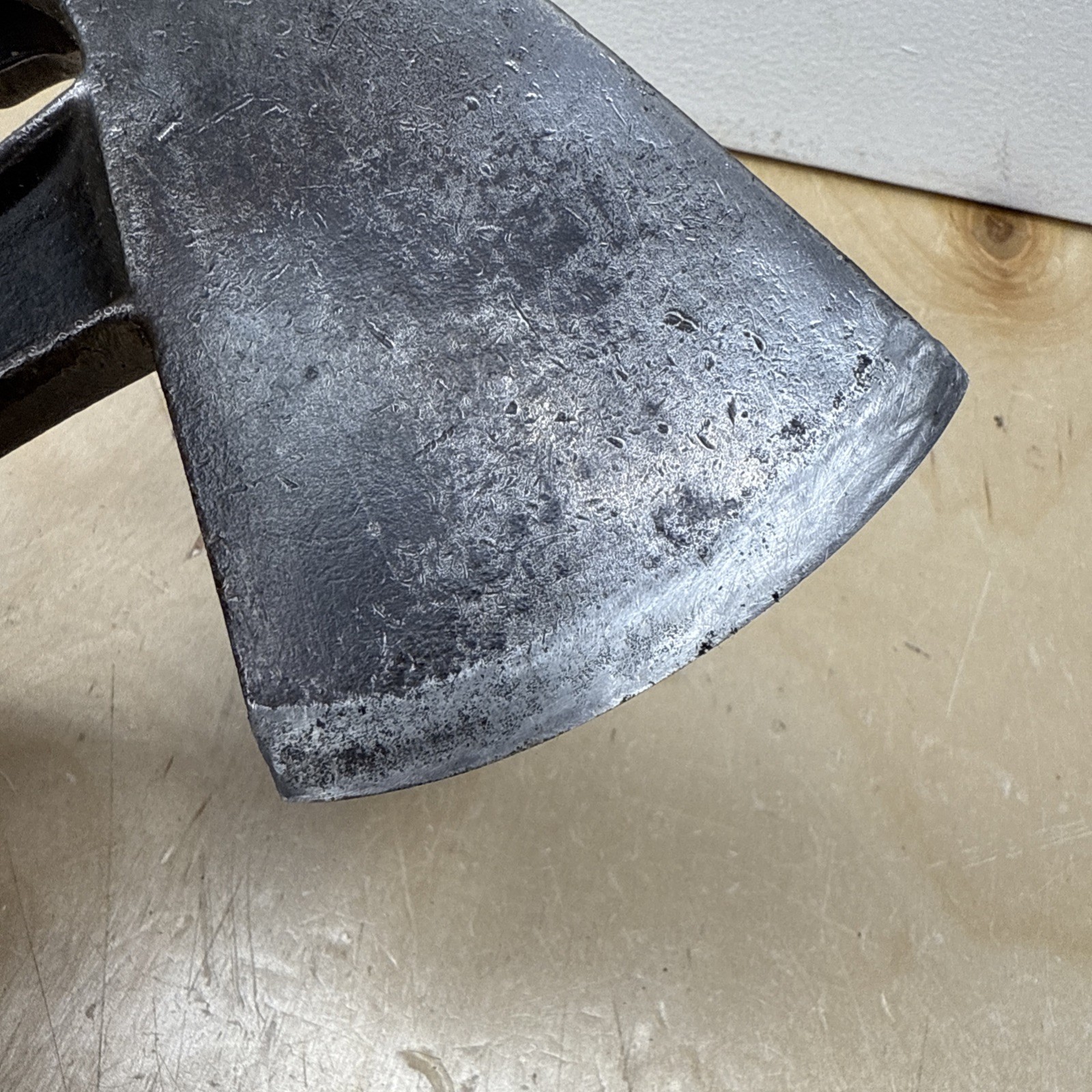 Vintage Unmarked Hatchet Nail Puller Wood Steel Shank Wood Grips 2lb 2.2oz USA
