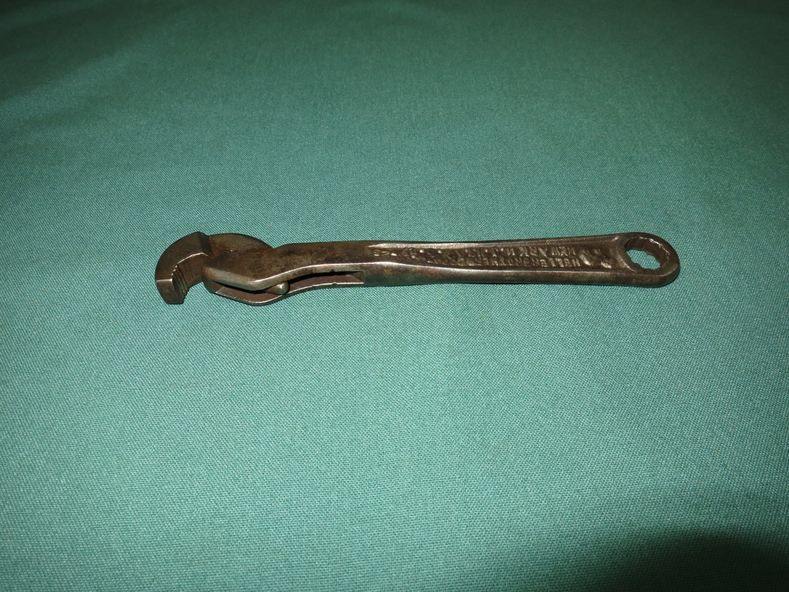 Vintage Heller Bros Self Adjusting 6″ Masterench, Pat 1925, Horse Logo