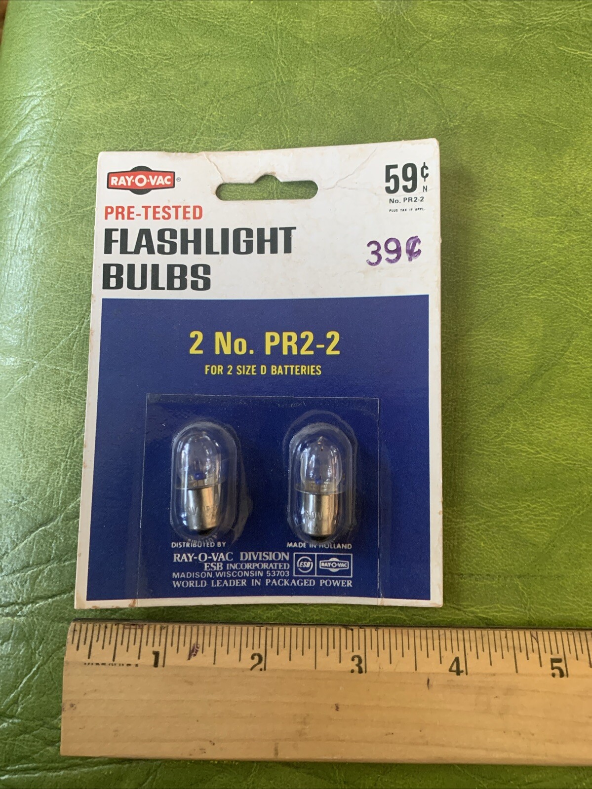 Vtg 1950’s RAY-O-VAC PR2 NOS Flashlight Bulbs Madison Wisconsin