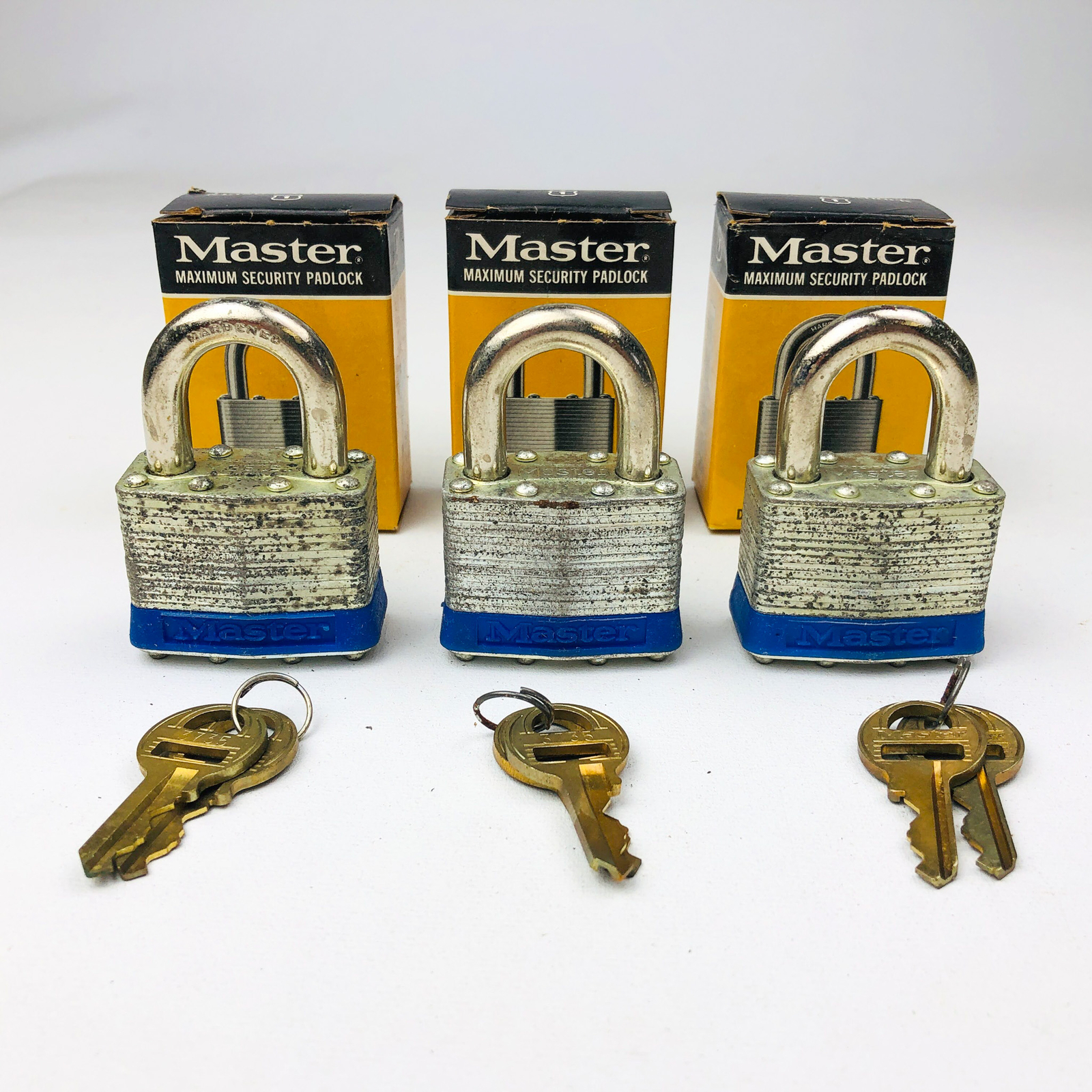 3ct Vintage No 1 Master Lock Padlock 1-1/4″ Shackle New NOS Keyed Alike 3735