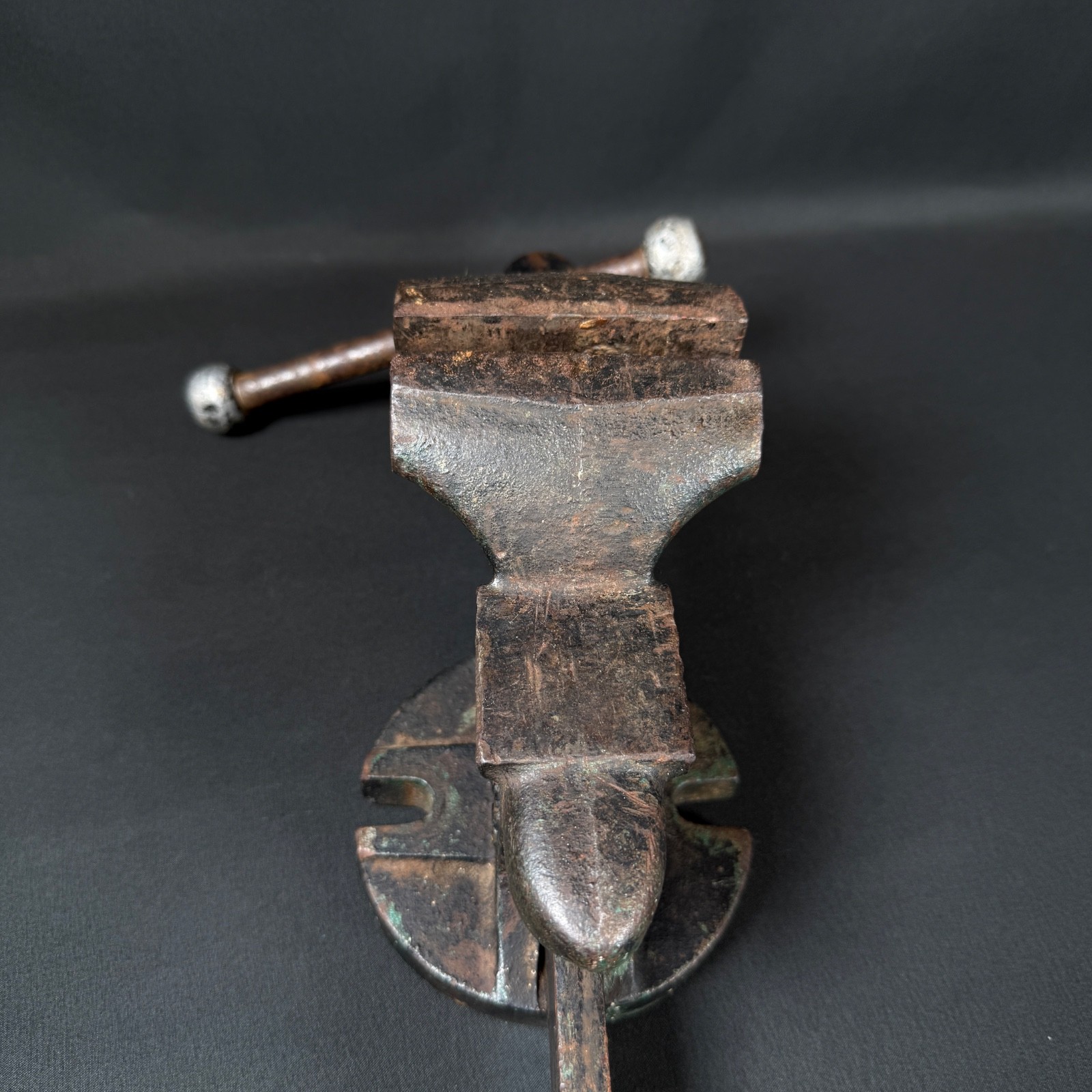 Vintage Littlestown Howe & Fury Co. Cast Iron Bench Vise – USA