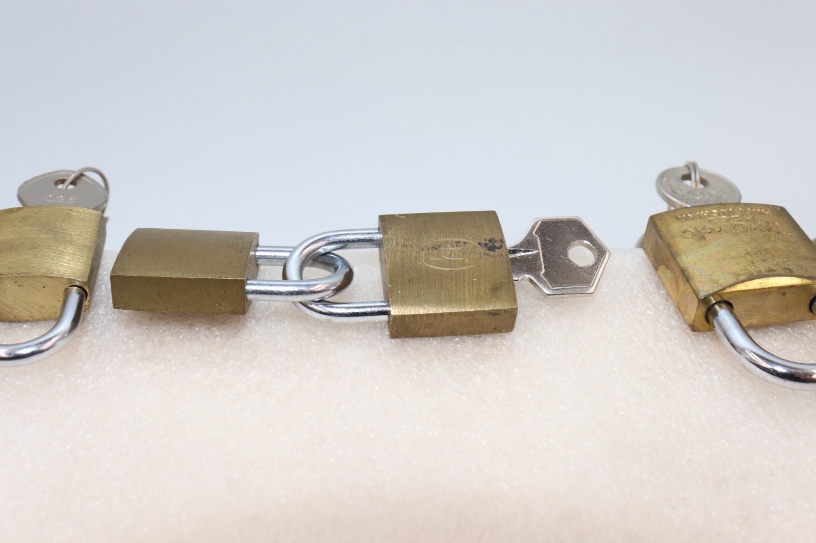 Lot of 5 Small BRASS LOCKS with KEYS