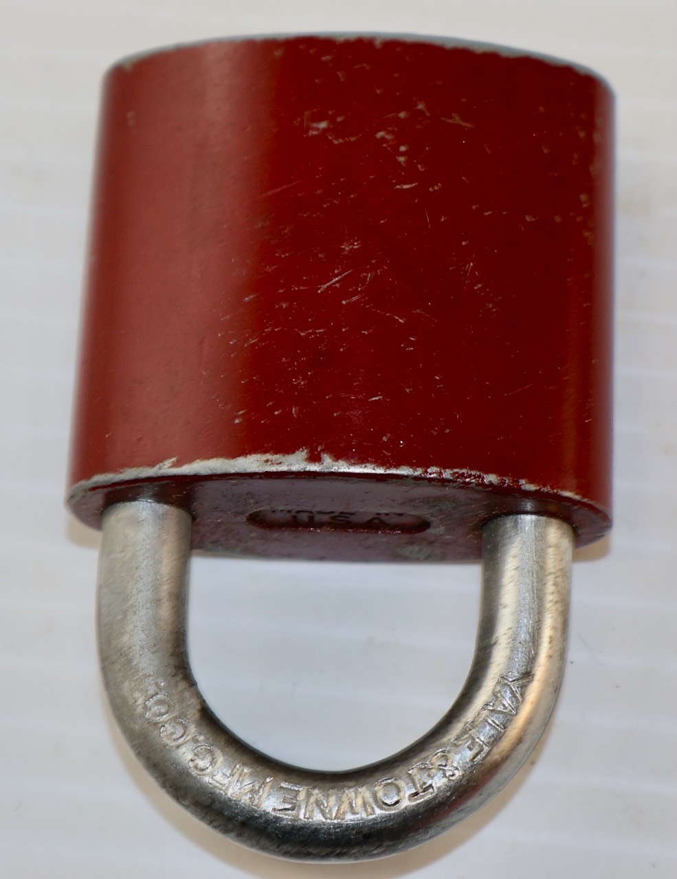 Yale (USA) 714J Disc-Tumbler Padlock + Keys + Box / Red Enamel Finish / MT Tools